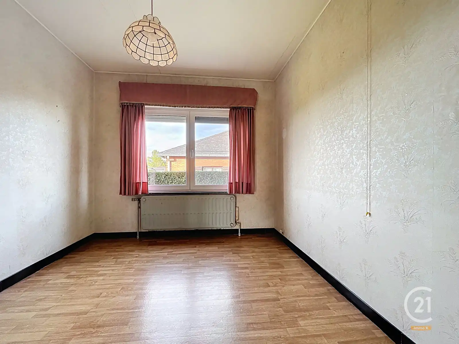 Ruime gelijkvloerse woning met 4 slpks, garage en tuin foto 14