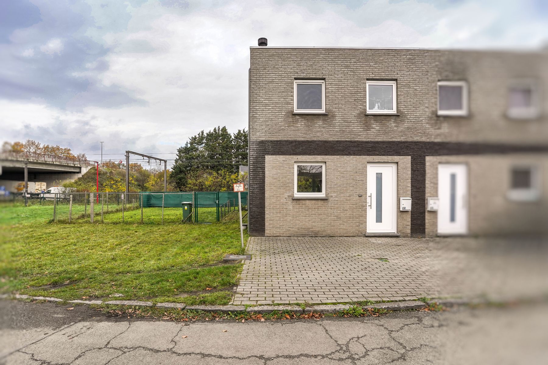 Leuke halfopen woning met 2 slaapkamers te Londerzeel foto {{pictureIndex}}