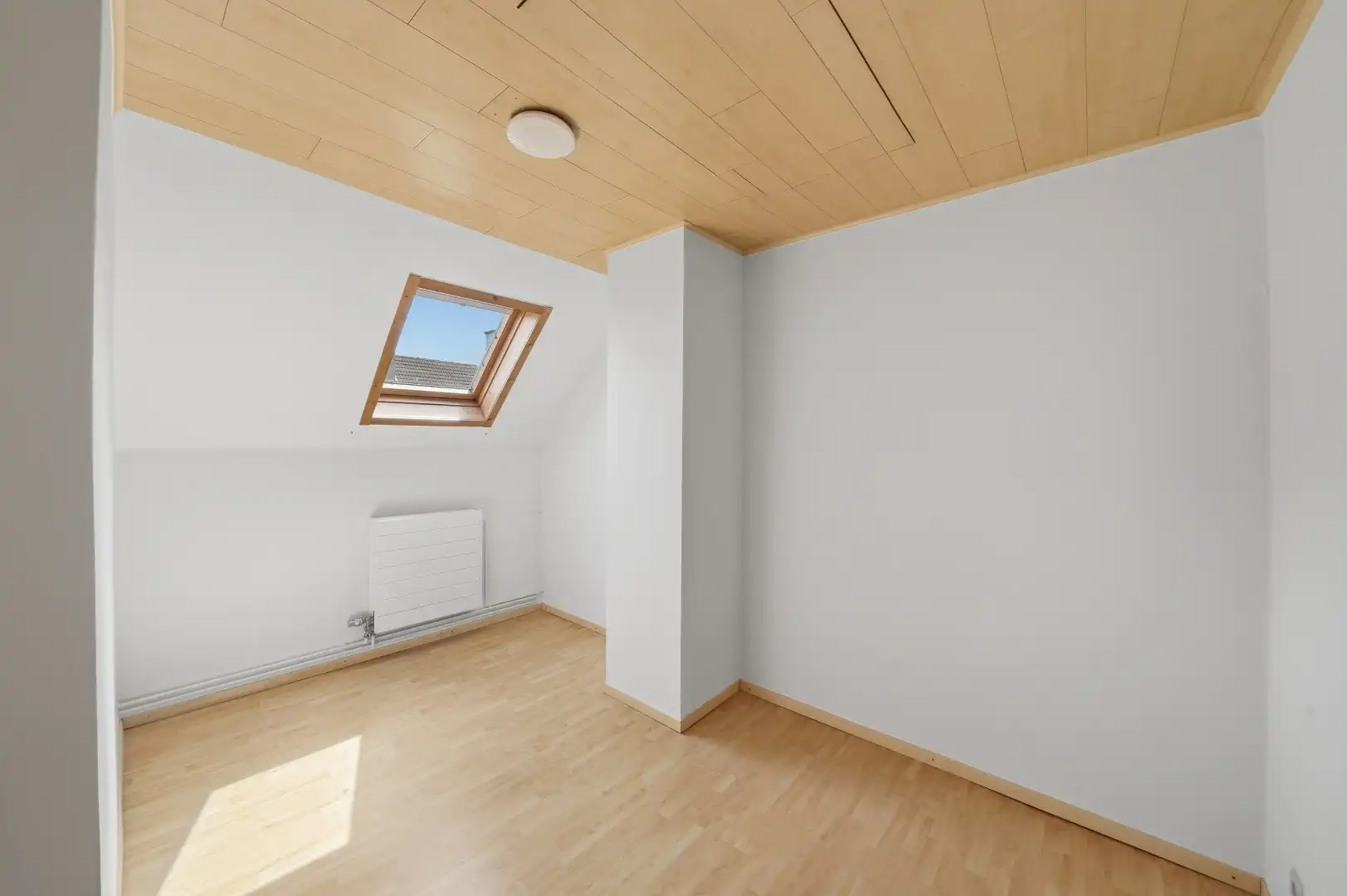 Instapklare bel-étagewoning met dubbele garage te Stene foto 18
