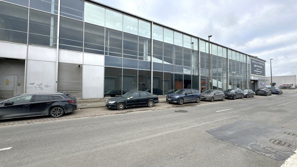 Magazijn met showroom te huur op commerciële site in haven Antwerpen foto 9