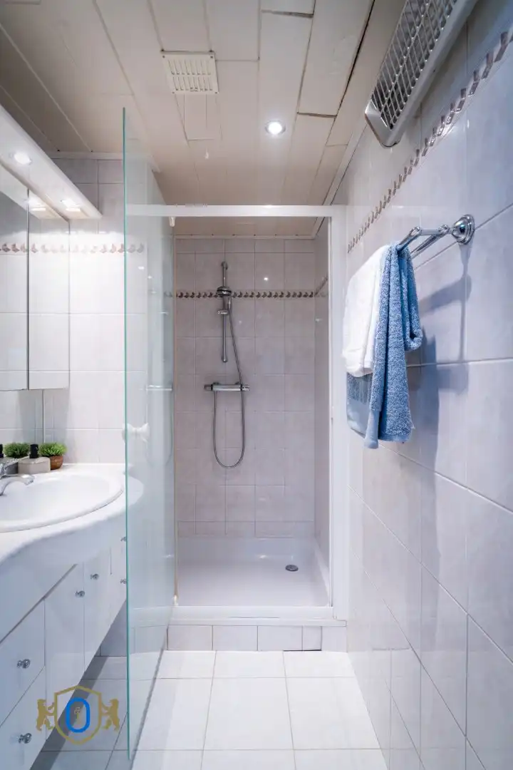 Halfopen 3-slpkr woning met tuin & garage foto 13