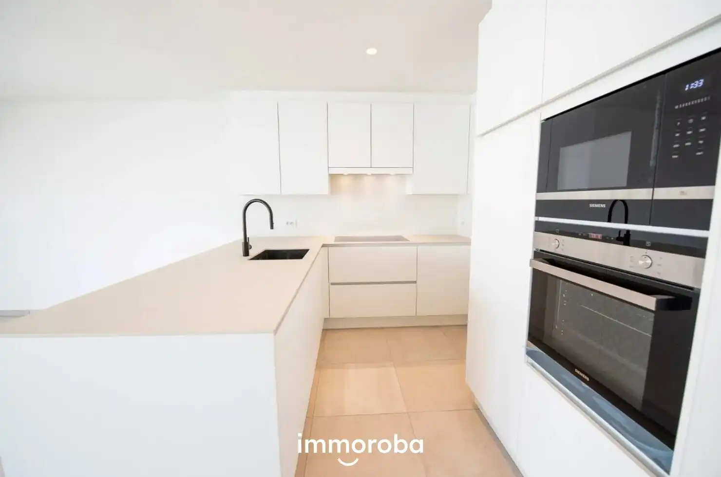 Recent appartement op topligging  TE HUUR in centrum Waregem! foto 2