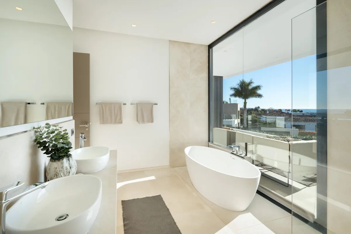 Exclusieve oase van luxe op de Golden Mile – architecturaal meesterwerk met adembenemend uitzicht! foto 9