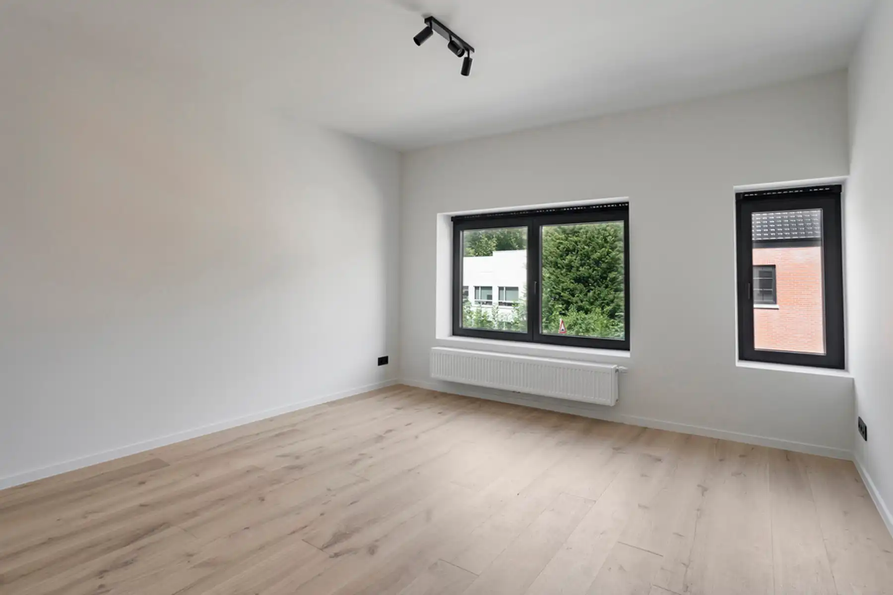 Instapklare gezinswoning met tuin en garage foto 12