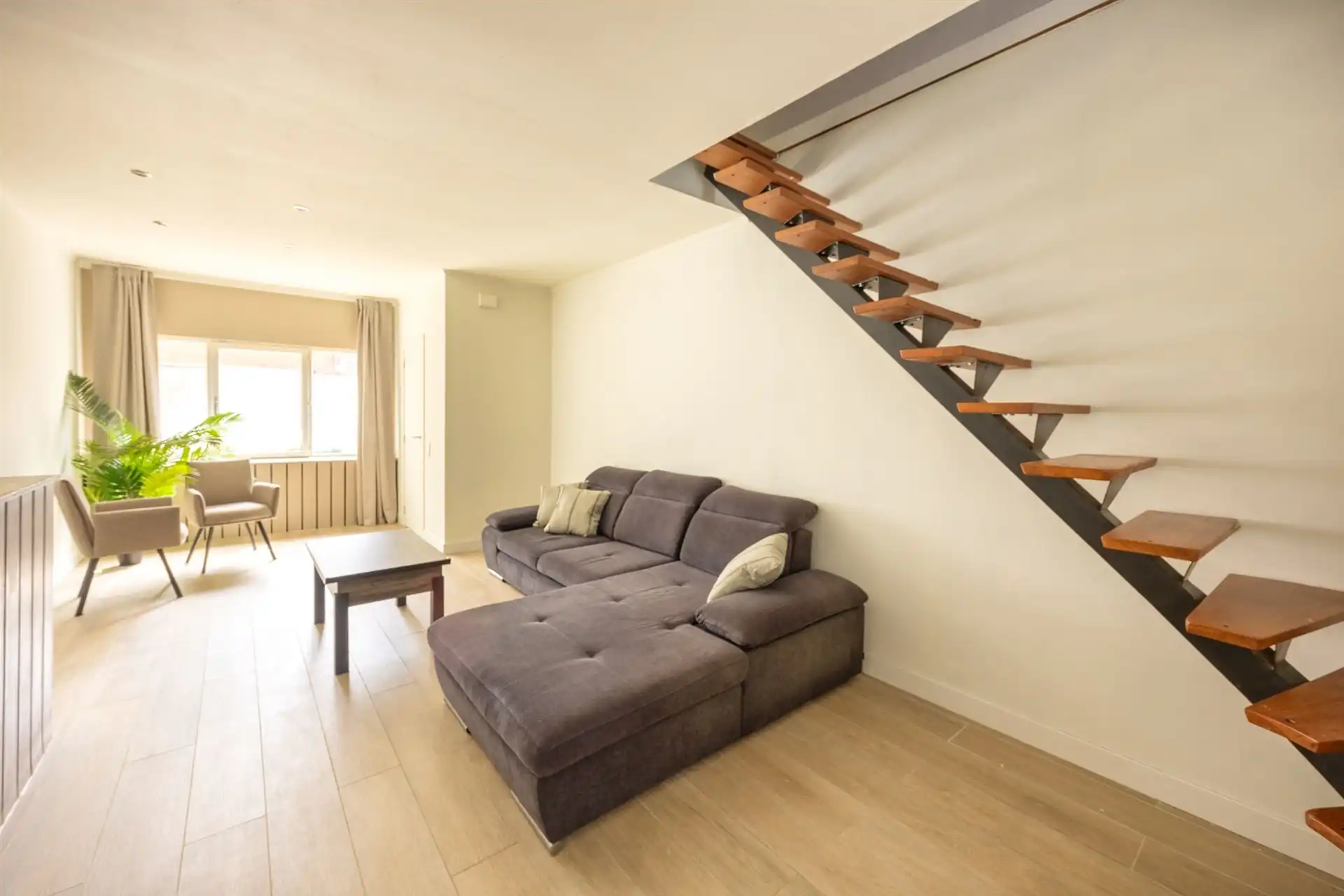 Lichtrijke, gerenoveerde woning in Boom foto 3