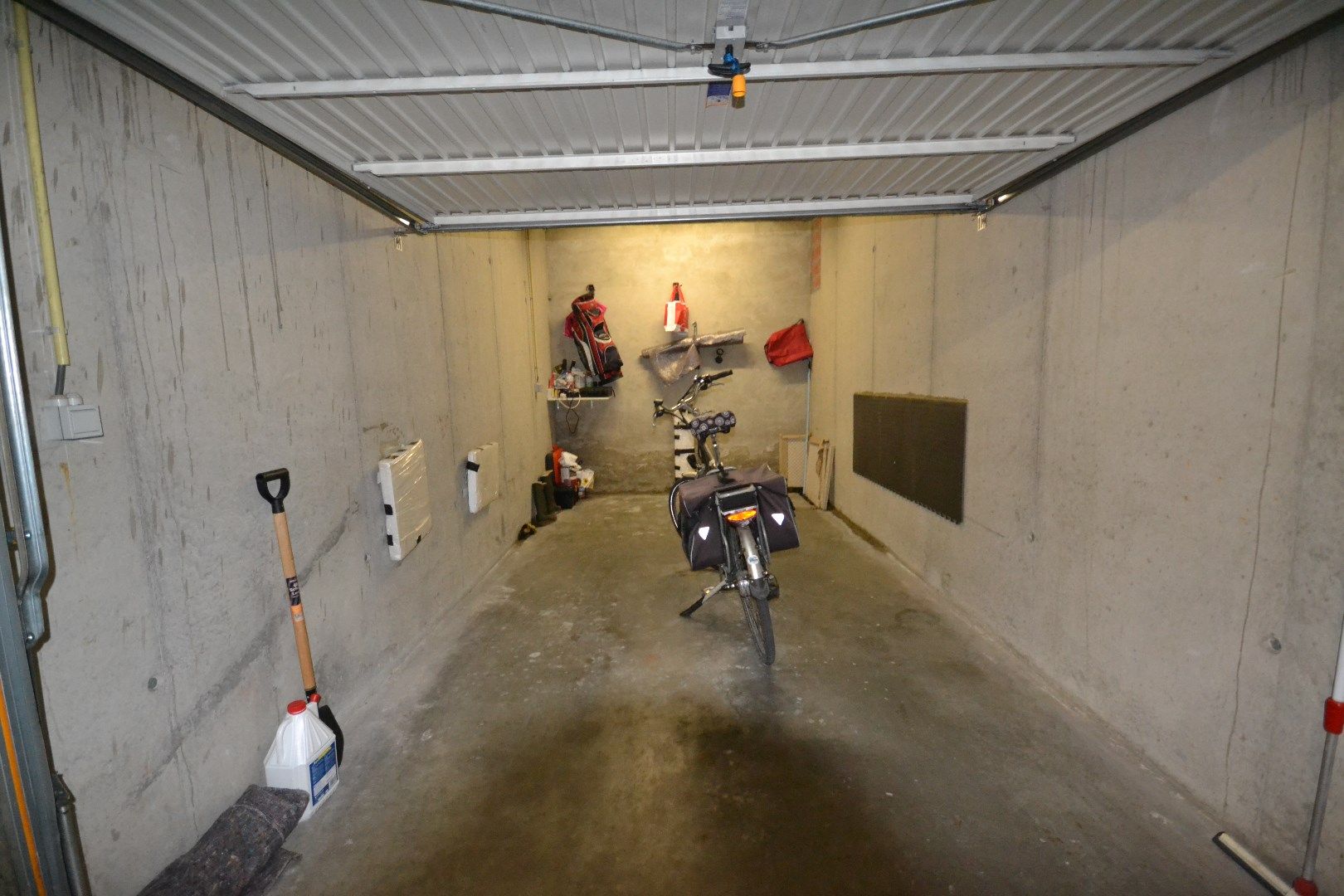 Gesloten garageboxen in de Res. Calypso Hill,  centrum  Oostduinkerke-bad foto 3