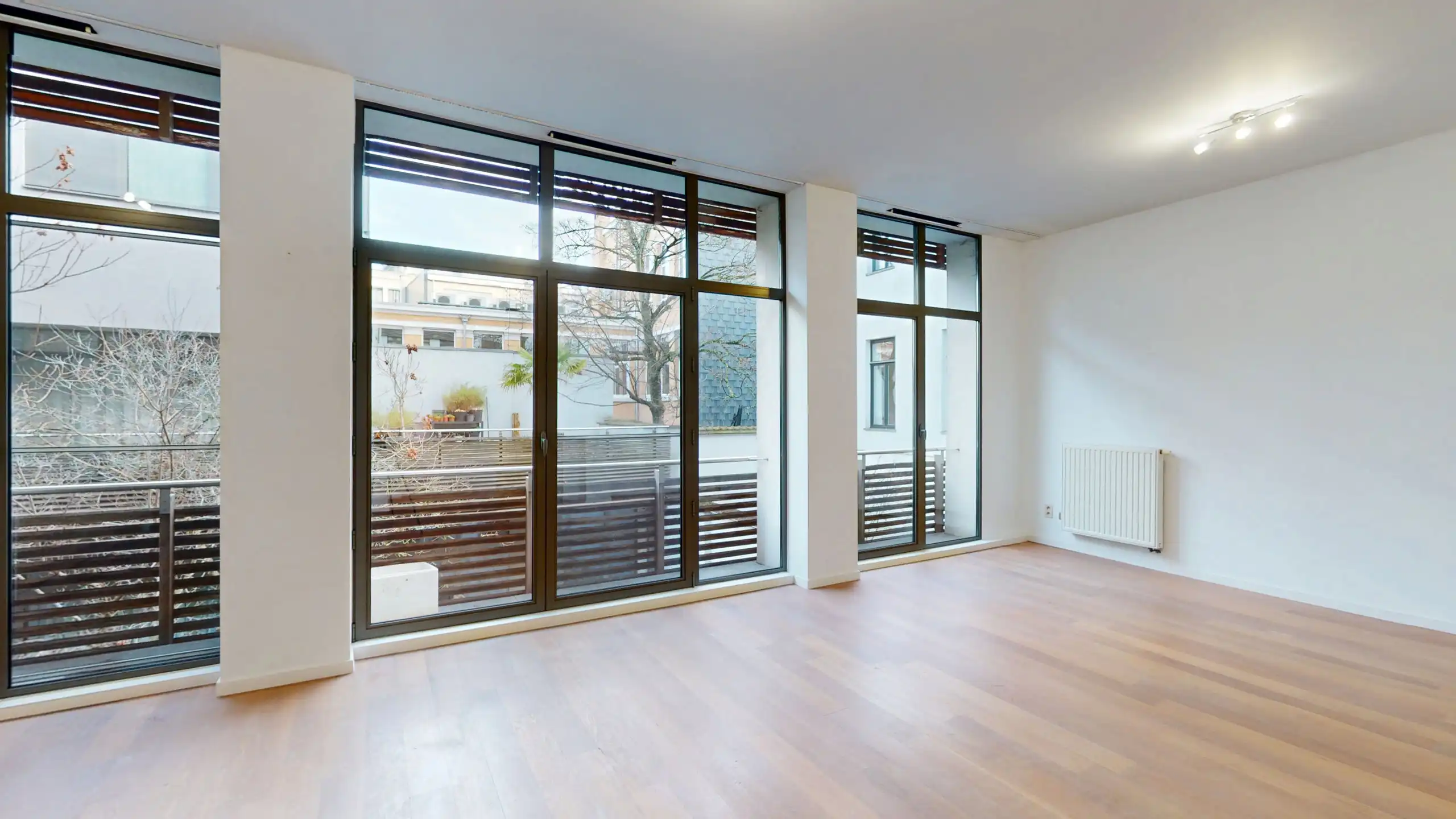 ANTWERPEN - CENTRUM  - Ruim drie slaapkamer appartement  foto {{pictureIndex}}