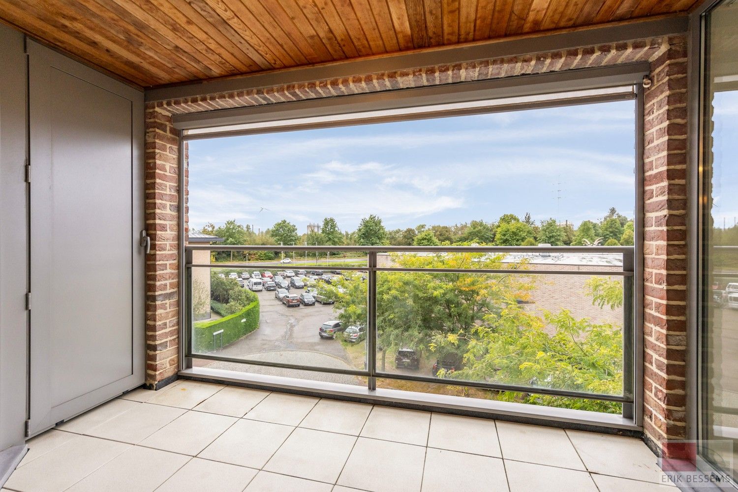 Comfortabel appartement gelegen op de derde verdieping in het centrum van Lanaken met een woonoppervlakte van circa 90 m². foto 4