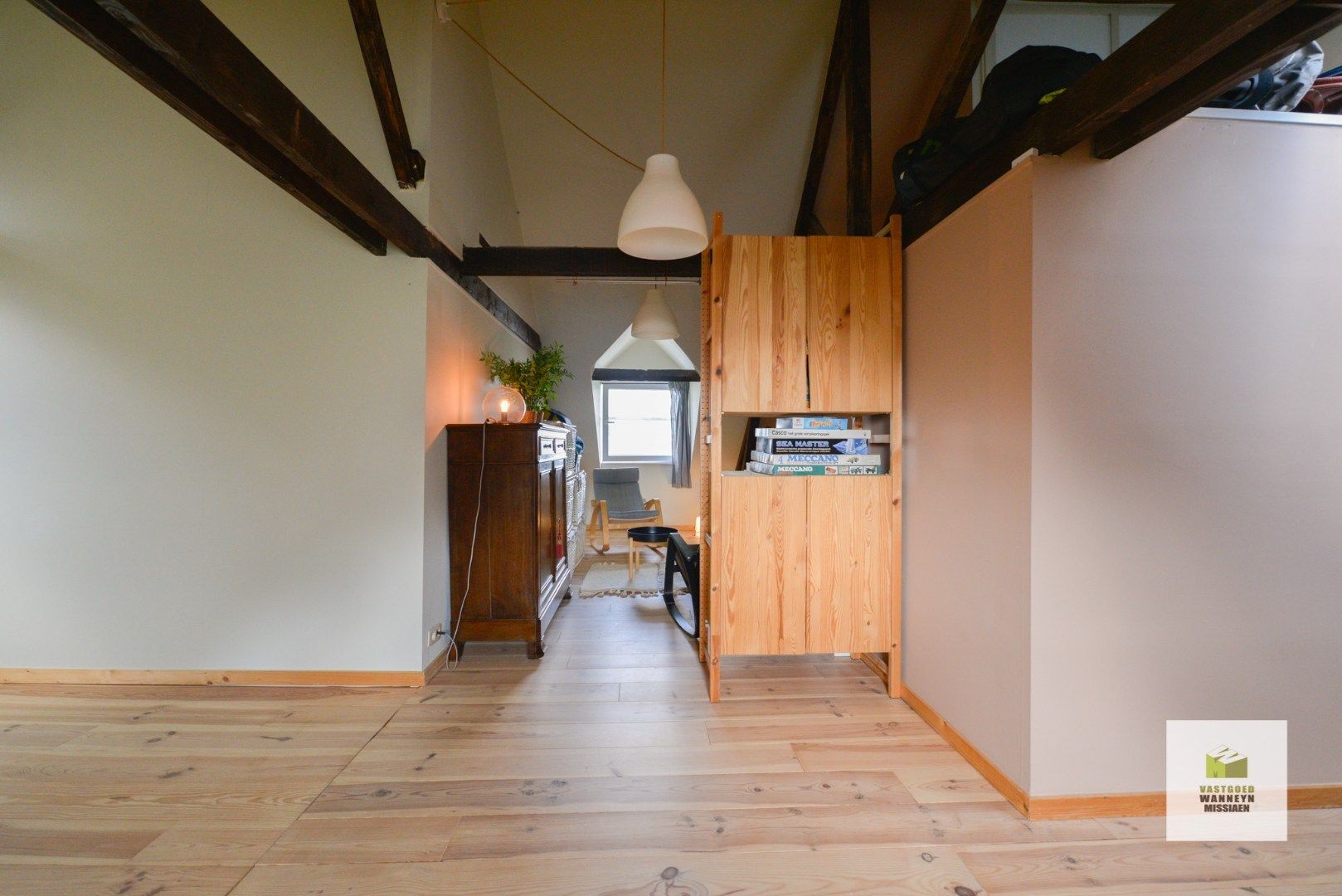 Gerenoveerd handelspand met ruime woning en gezellige stadstuin te centrum Roeselare foto 11