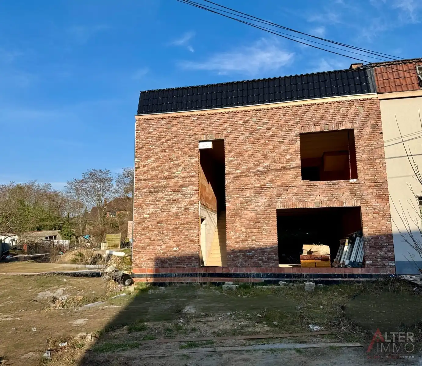 Ruime ruwbouwwoning met uitzonderlijk potentieel! foto {{pictureIndex}}