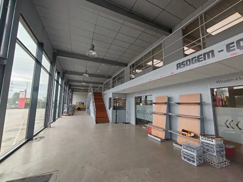 Magazijn met kantoren en ruime buitenopslag langs de A12 foto 5