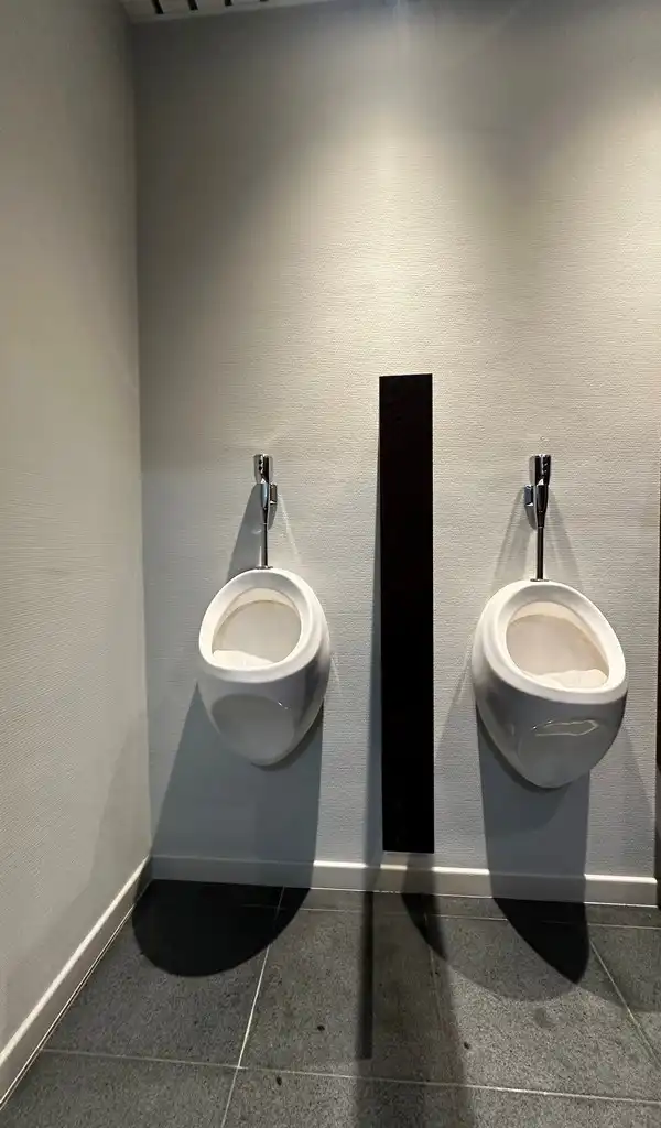 Ingedeelde kantoorruimte te huur in Clinton Park in Roeselare foto 9