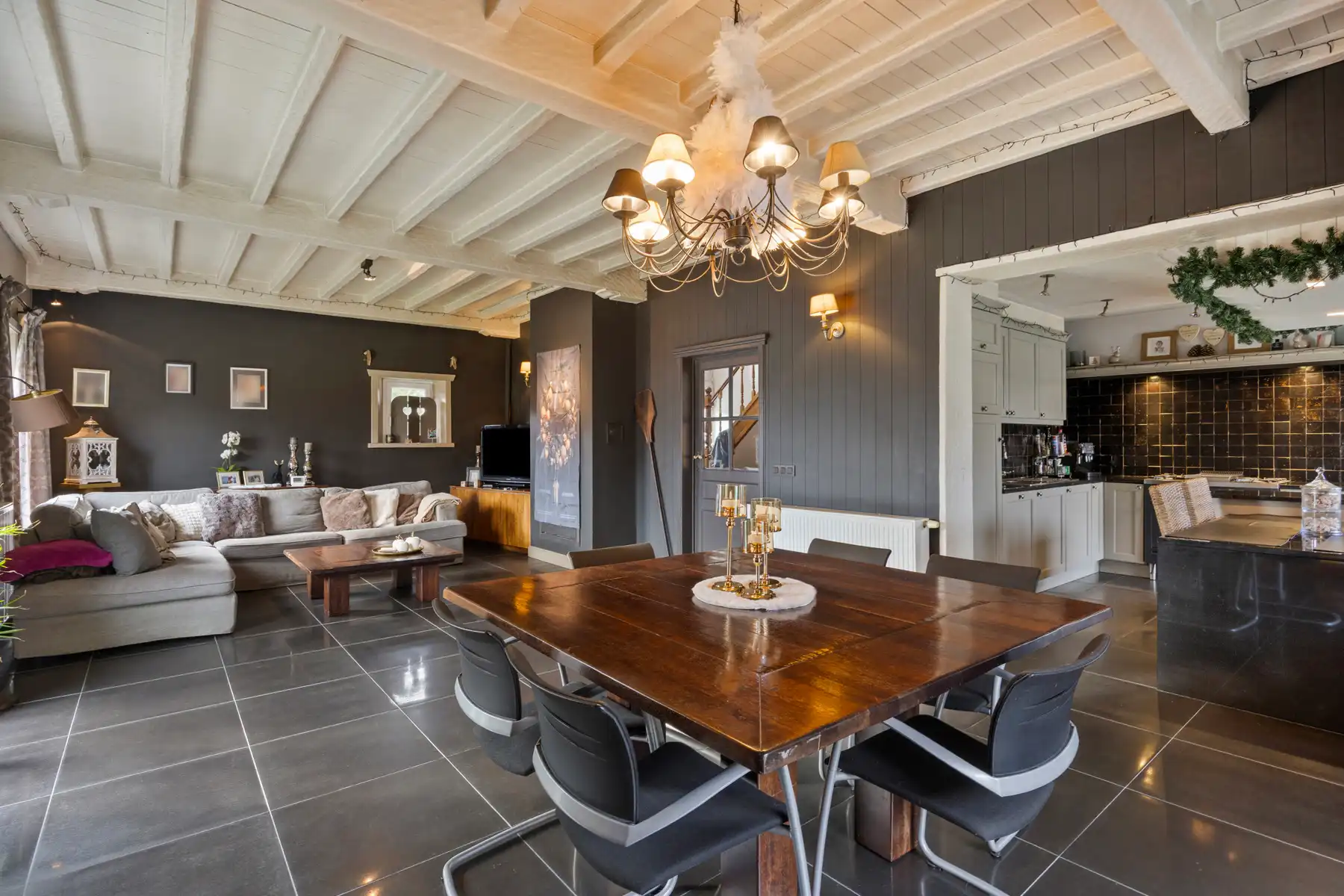 Villa met 4slpk, 2 badkamers en loods van 200 m²  foto 3