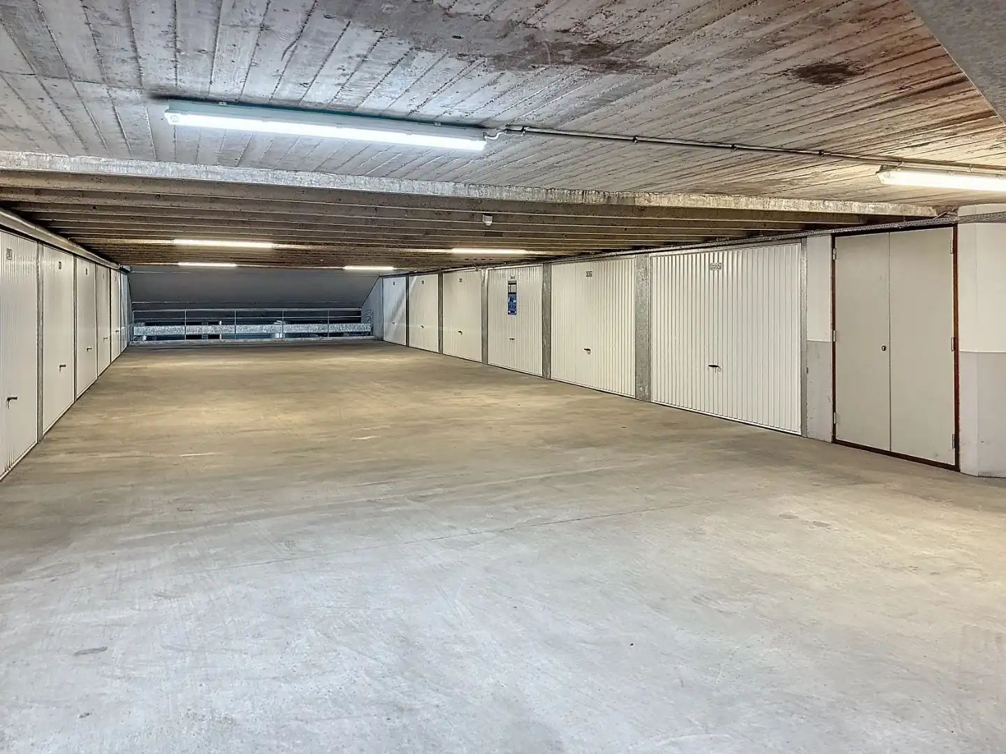 Garage te huur Zeedijk-Duinbergen 385 - - 8301 Knokke-Heist