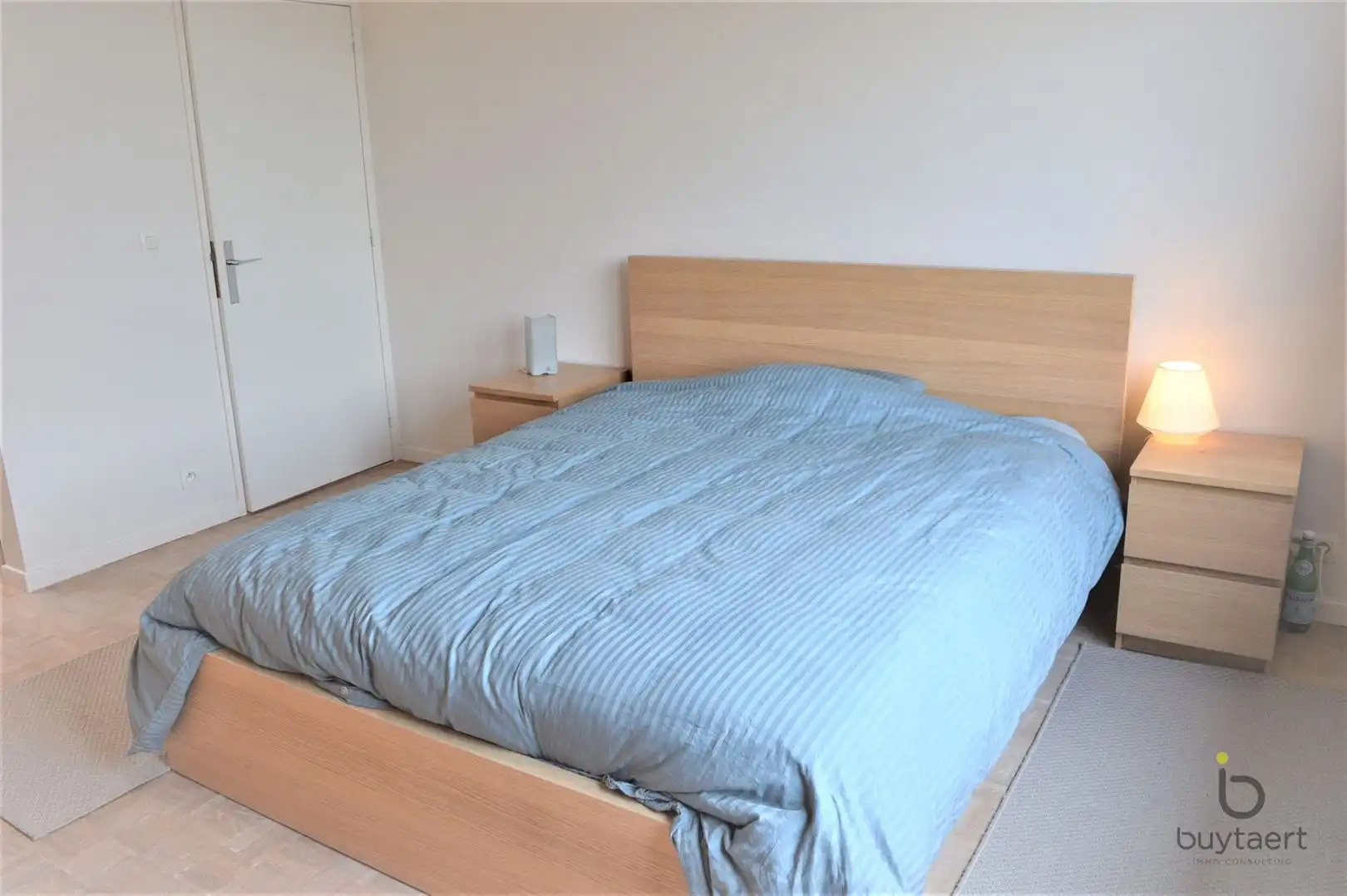 Instapklaar drie slaapkamer appartement met terras in een rustige wijk dicht bij invalswegen. foto 9