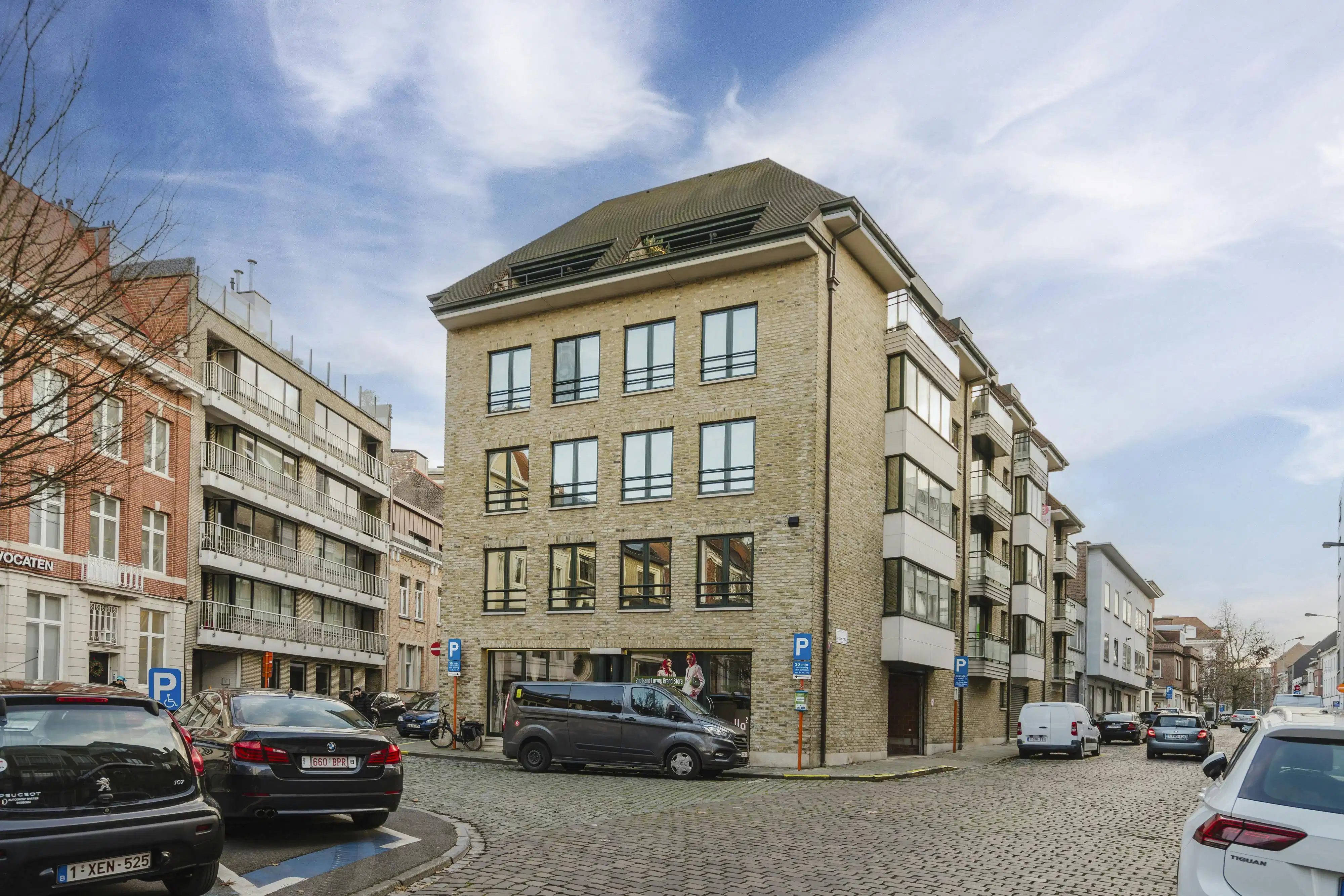 Ruim 3-slpk app. met garage in hartje Kortrijk foto 2