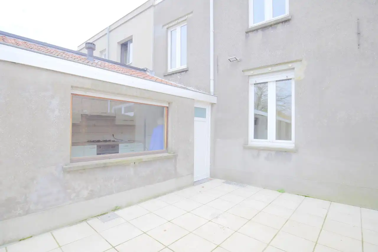 Rijwoning met terras en tuin foto 13