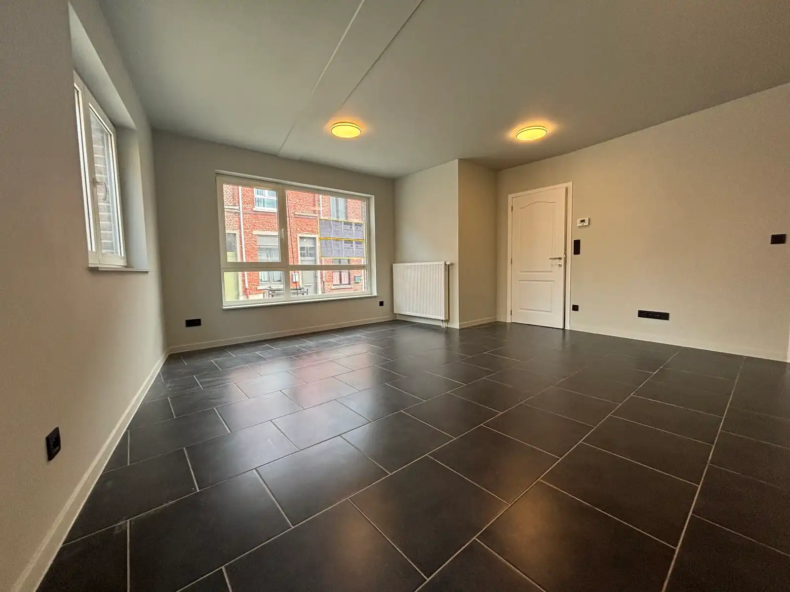 Stadswoning met autostaanplaats foto 2