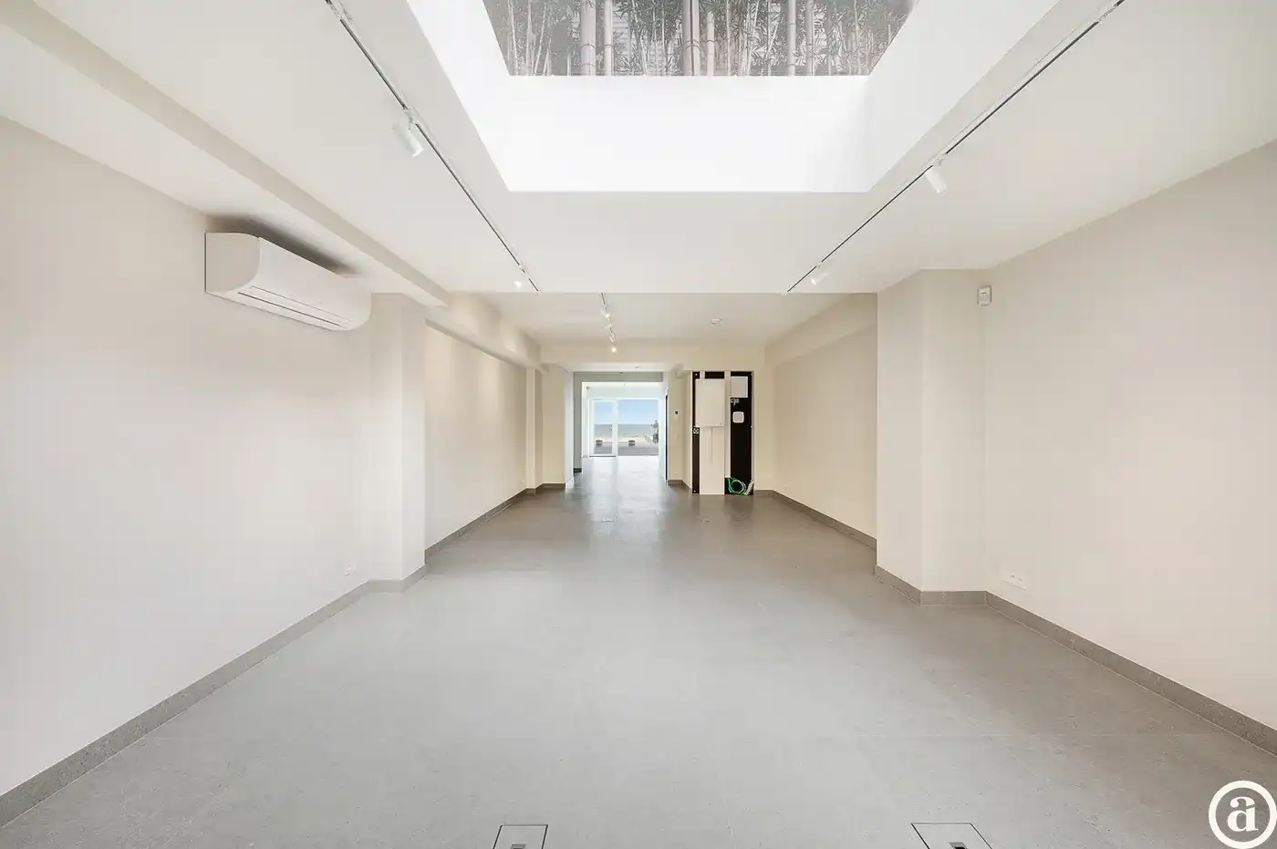 Instapklare handelsruimte op een toplocatie aan de Zeedijk van Knokke. foto 12