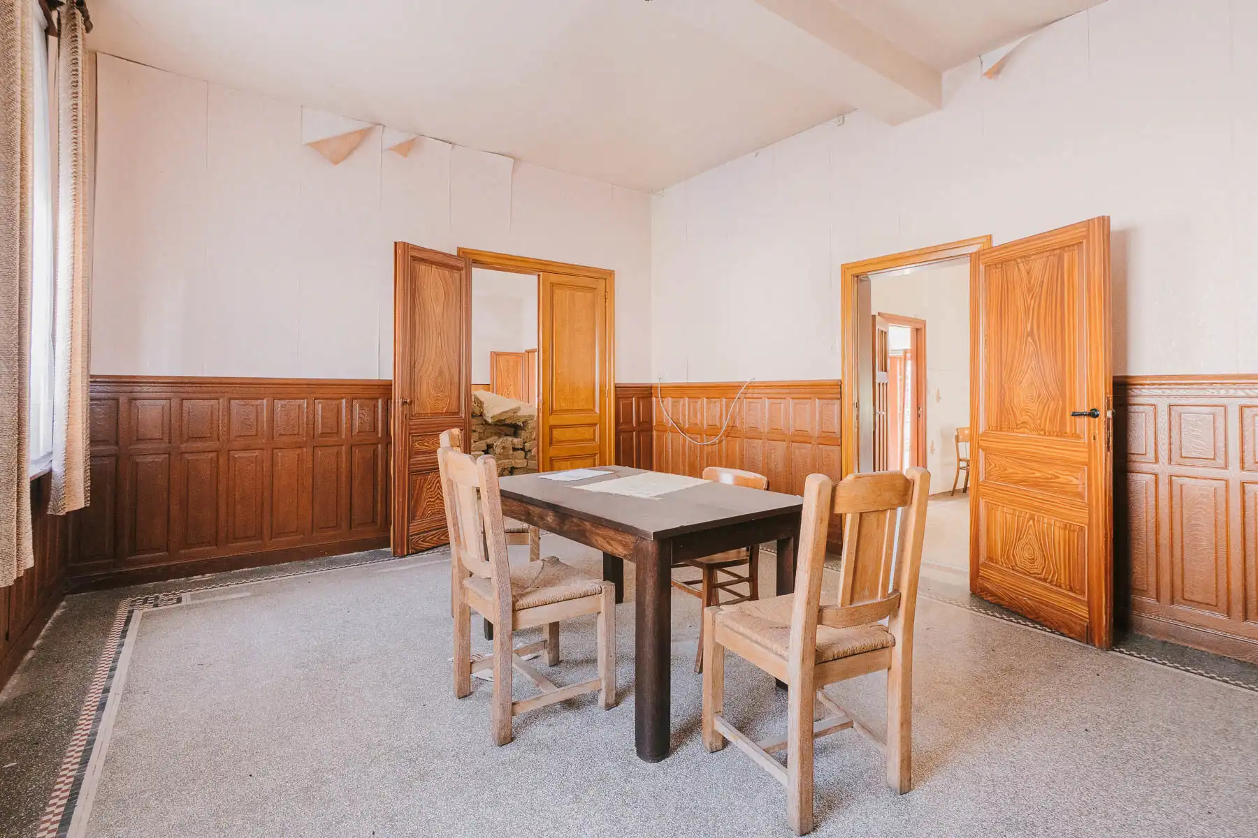 Karaktervolle, te renoveren woning met tal van mogelijkheden foto 6