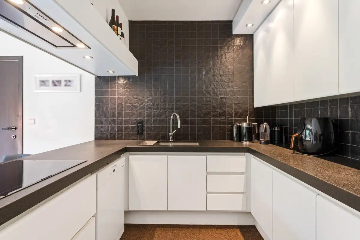 Ruime gezinswoning op 1135 m² met mogelijkheid tot 5 slaapkamers vlakbij het centrum van Zoersel. foto 7