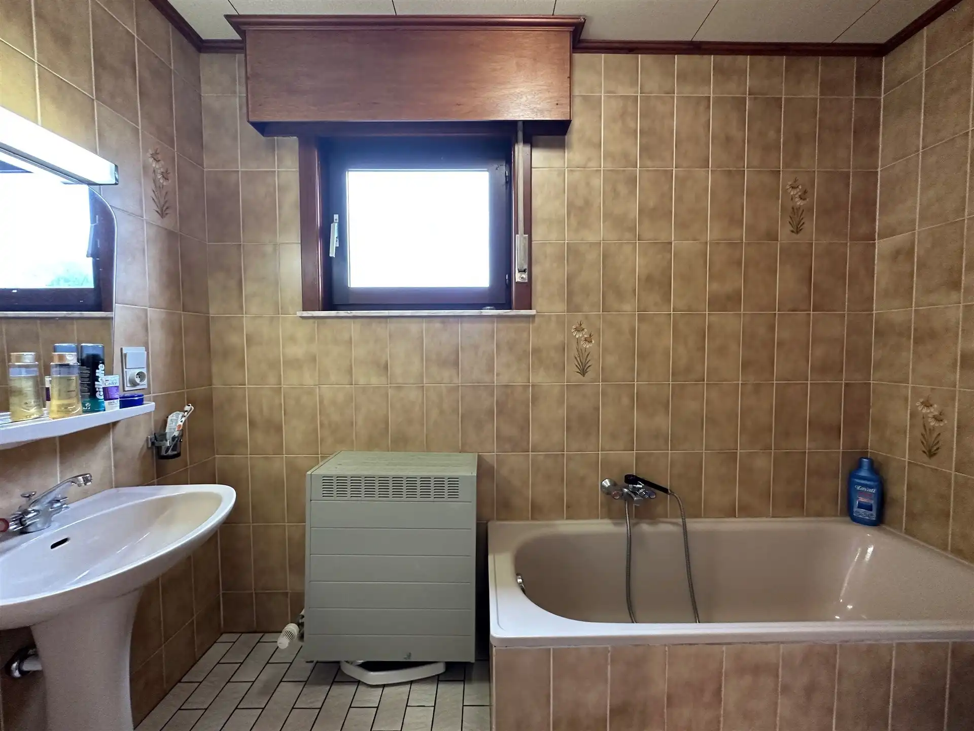 Centraal gelegen woning + garage op 281m² grond foto 11