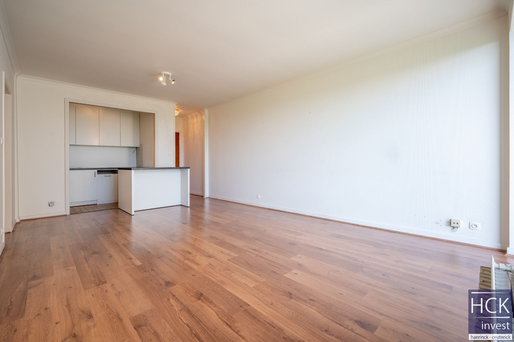 WAREGEM - Vernieuwd app. met 1 SLPK  en PRACHTIG ZICHT op Hippodroom !!! foto 6