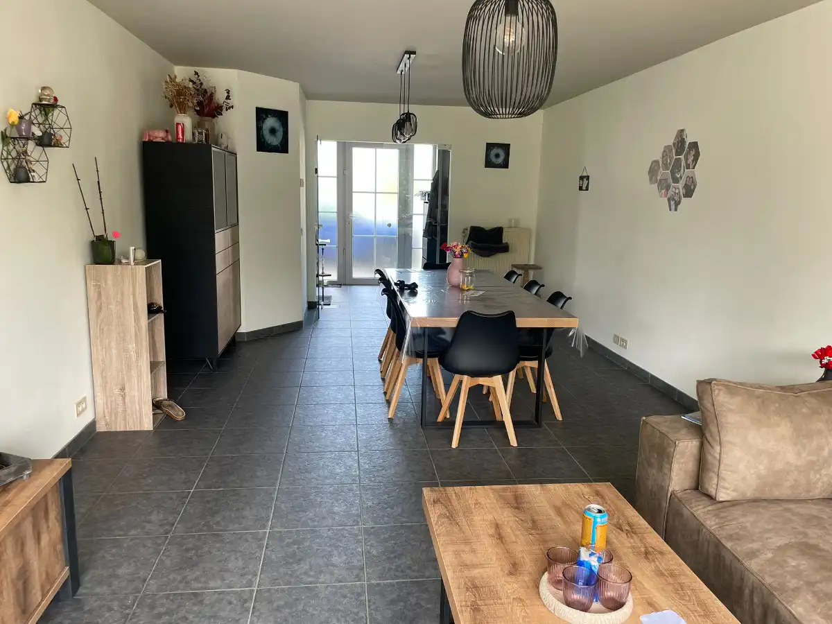 EENGEZINSWONING + tuin & garage foto 9