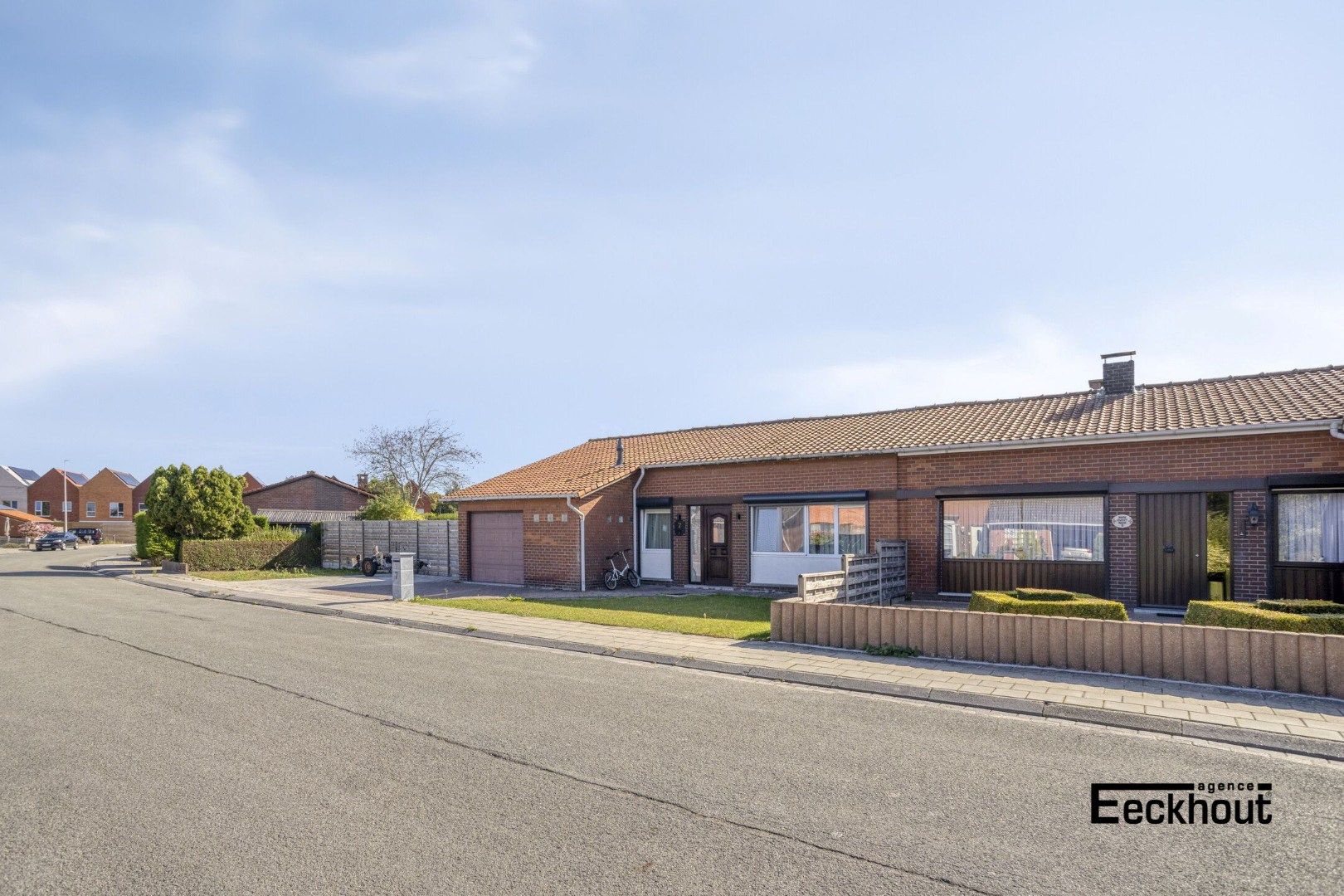 Gerenoveerde halfopen woning met grote zonnige tuin op gegeerde ligging! foto 23