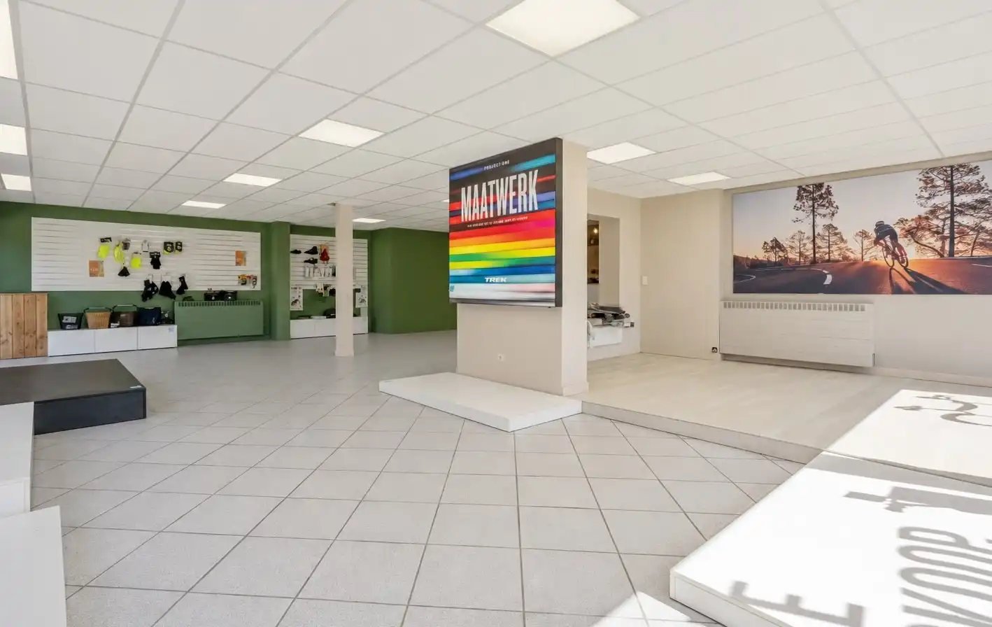 Commercieel pand met ruime handelsruimte, loods én drie-slaapkamer appartement van 160 m² in Wezemaal ! foto 3