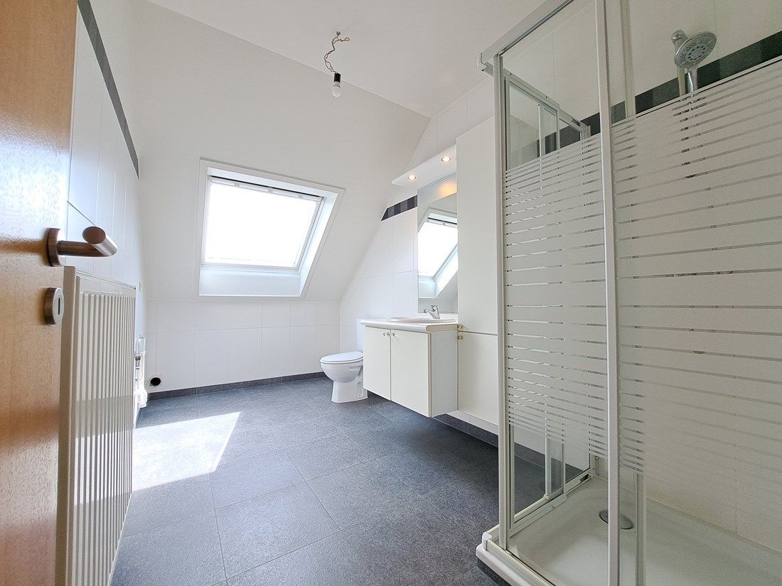 Stijlvol duplex appartement te Kermt foto 7