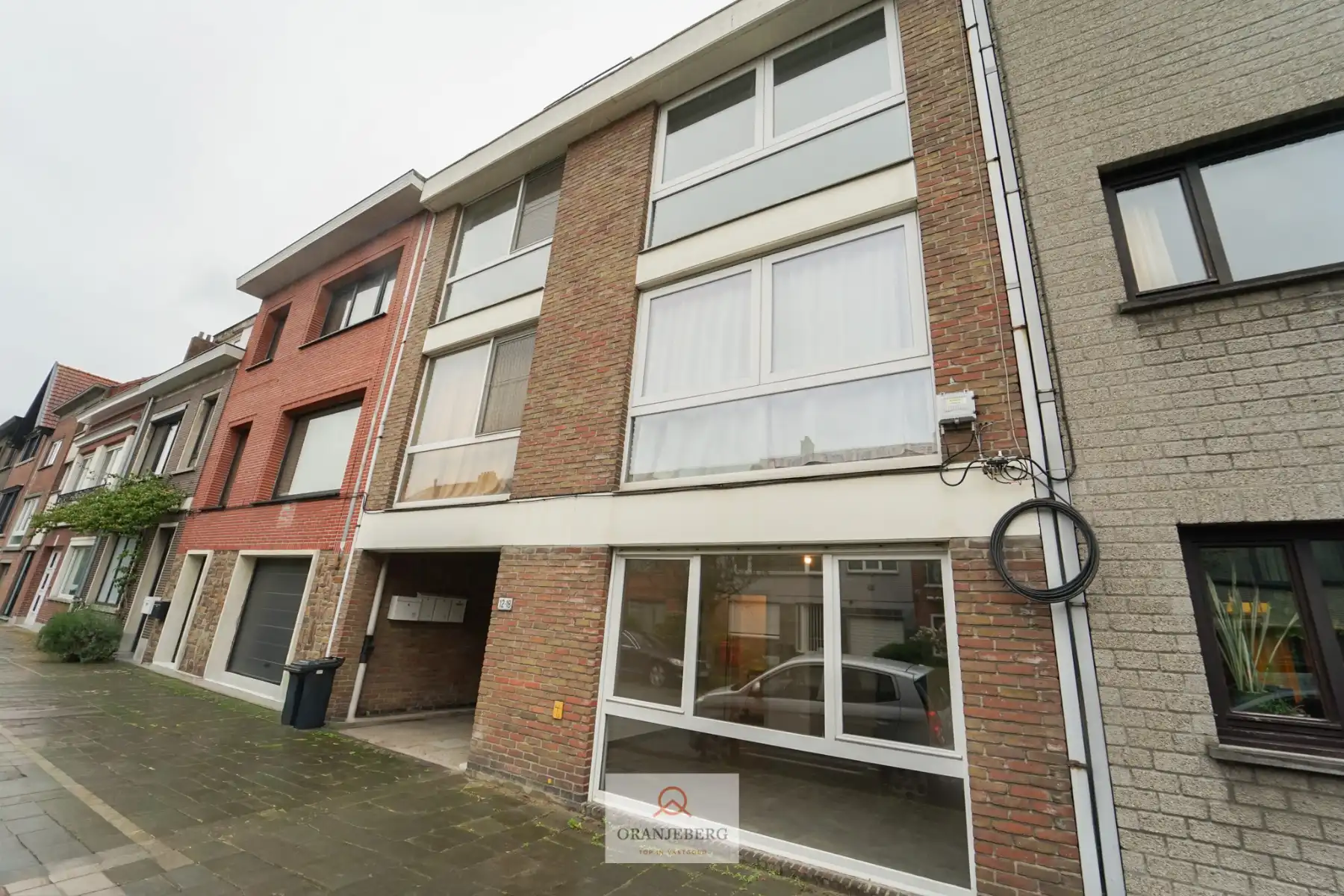 Instapklaar gerenoveerd gelijkvloers appartement met tuin foto {{pictureIndex}}