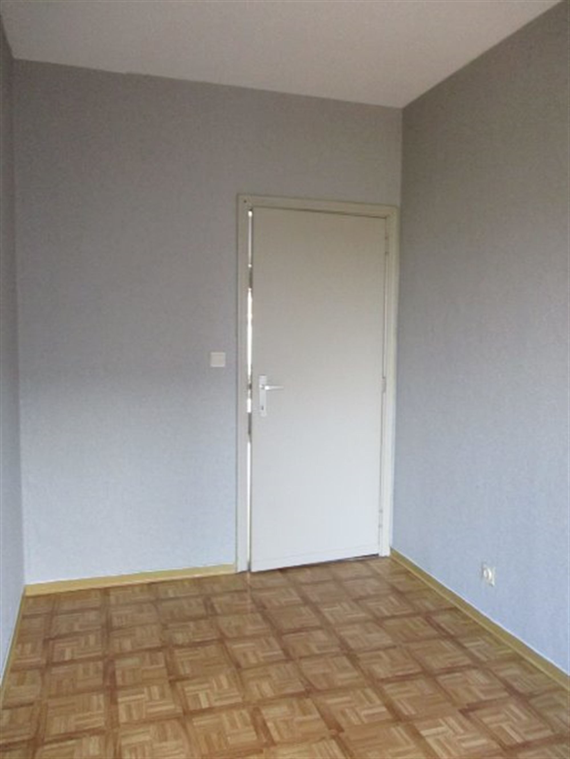 Appartement met 2 slaapkamers  op goede loctaie! foto 8