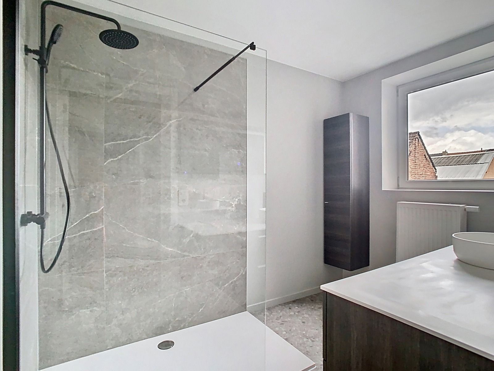 Instapklare woning met authentieke charme in hartje Aalst! foto 11