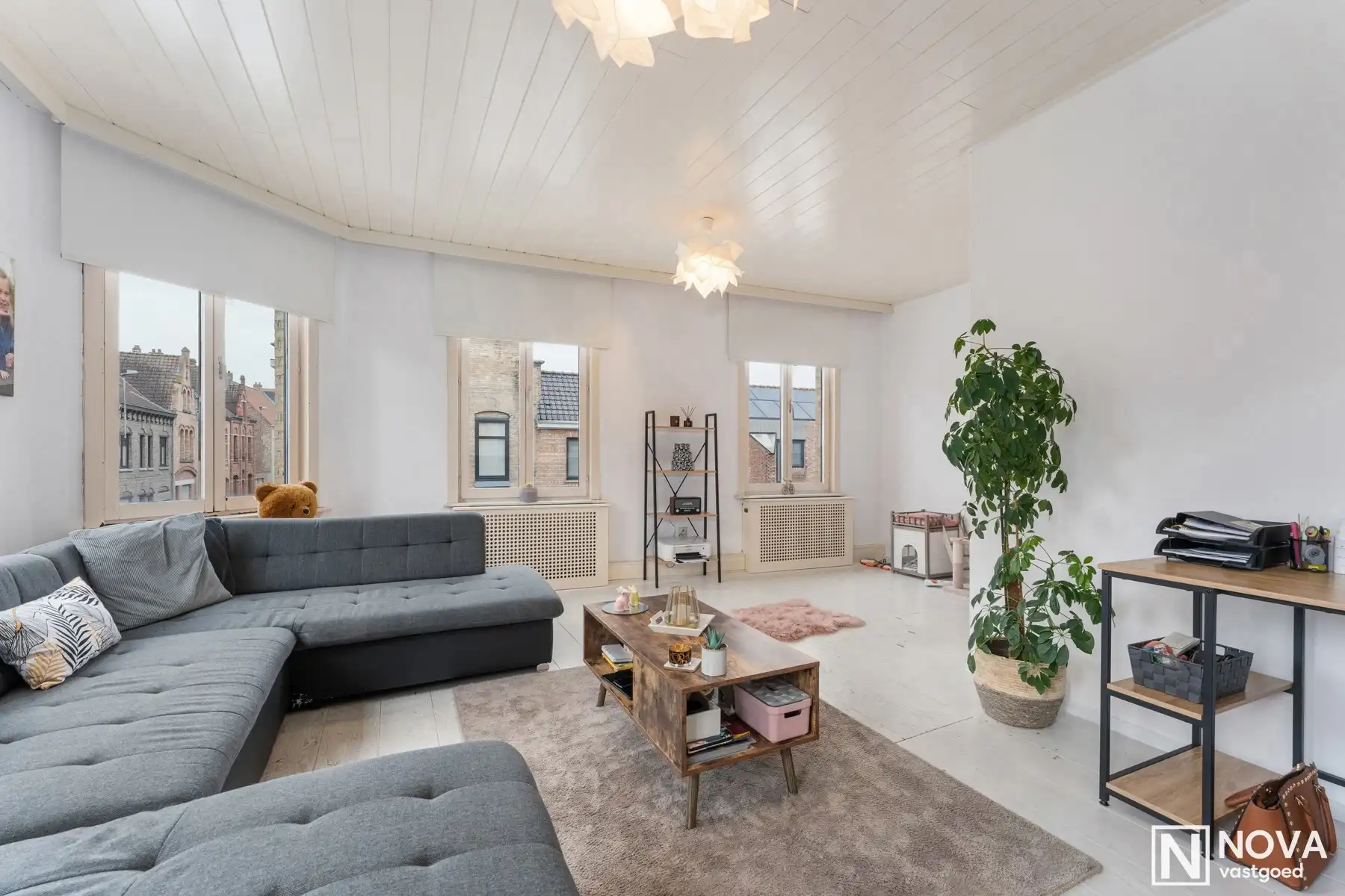 Hoofdfoto van de publicatie: Ruim en lichtrijk duplex-appartement aan de kerk