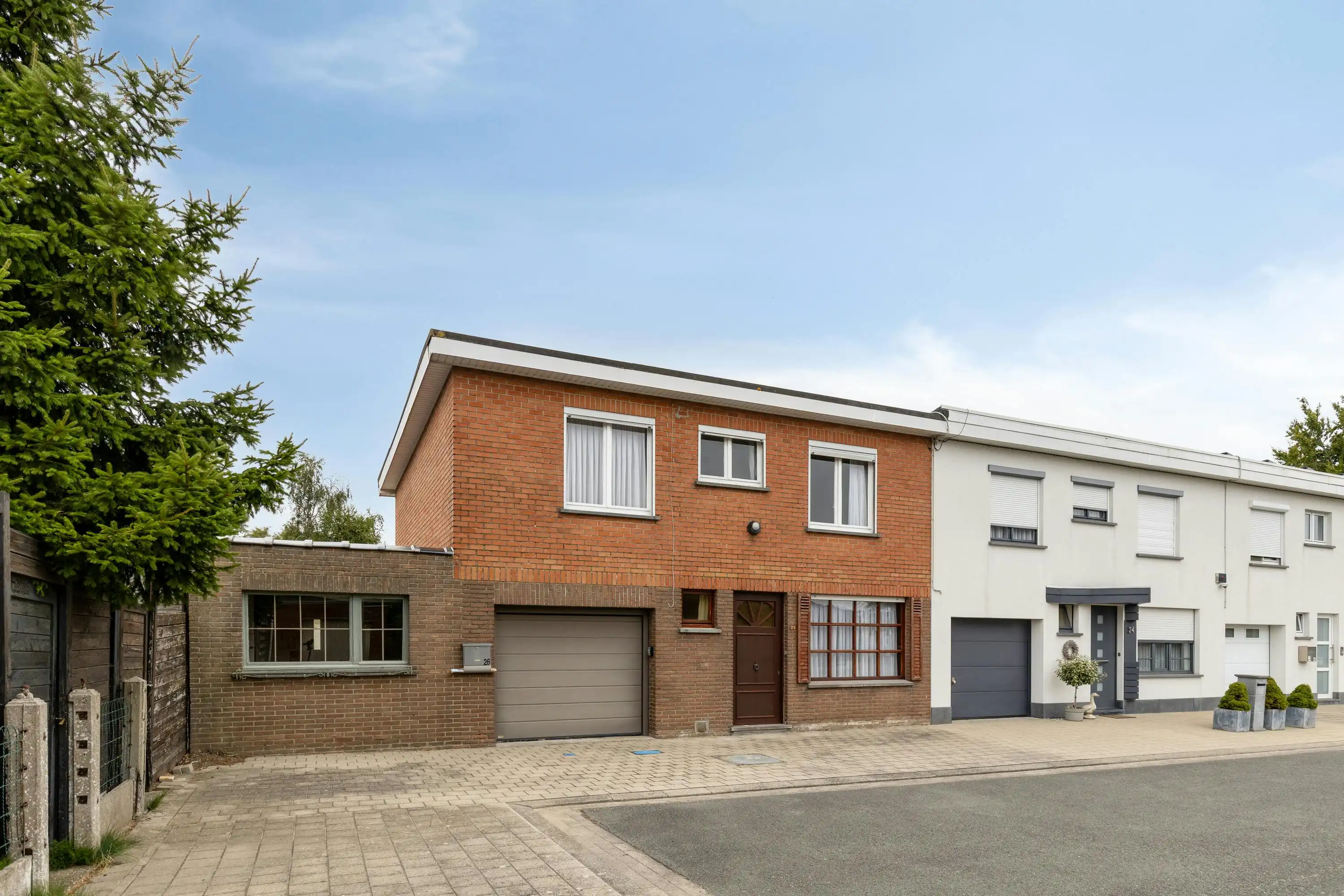 Ruime gezinswoning met zonnige tuin te koop in Roeselare foto 2