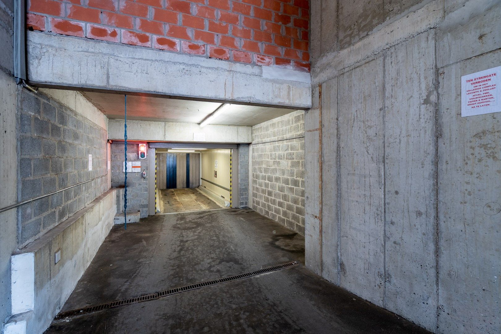 Inpandige parkeerplaats foto 7