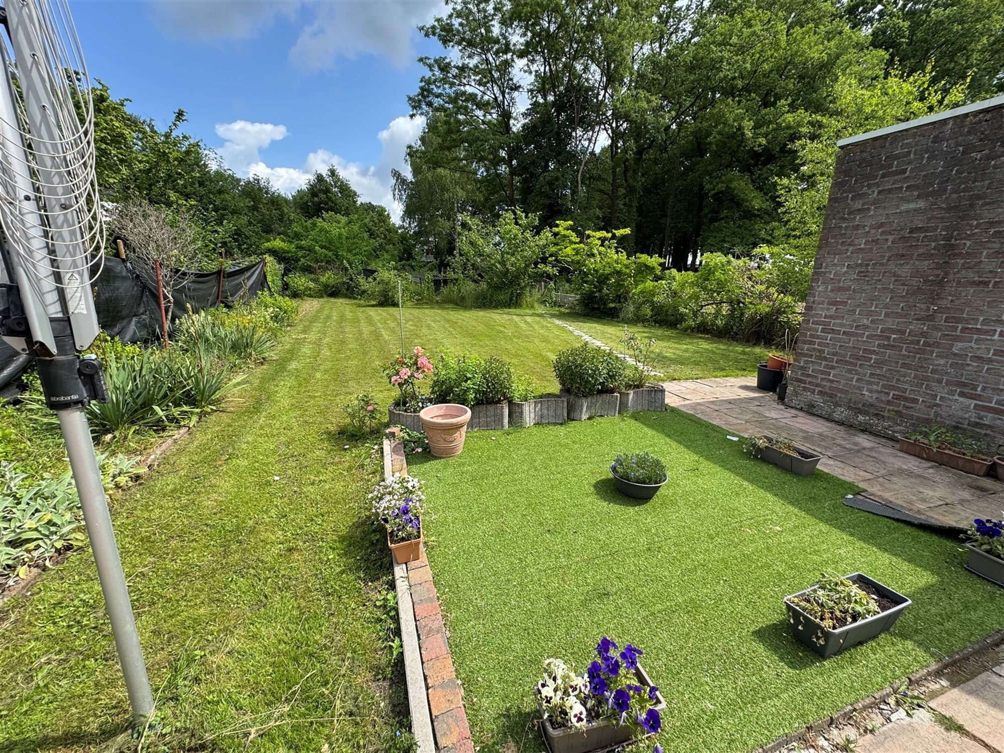 PERFECT ONDERHOUDEN WONING (142M²) MET 3 SLAAPKAMERS, 2 BADKAMERS EN LEUKE TUIN TE BEVERLO foto 2