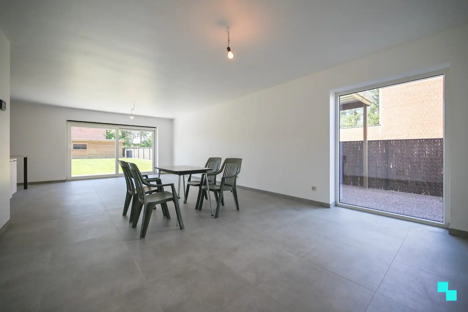 Riante nieuwbouwwoning met aangename tuin te Izegem foto 12