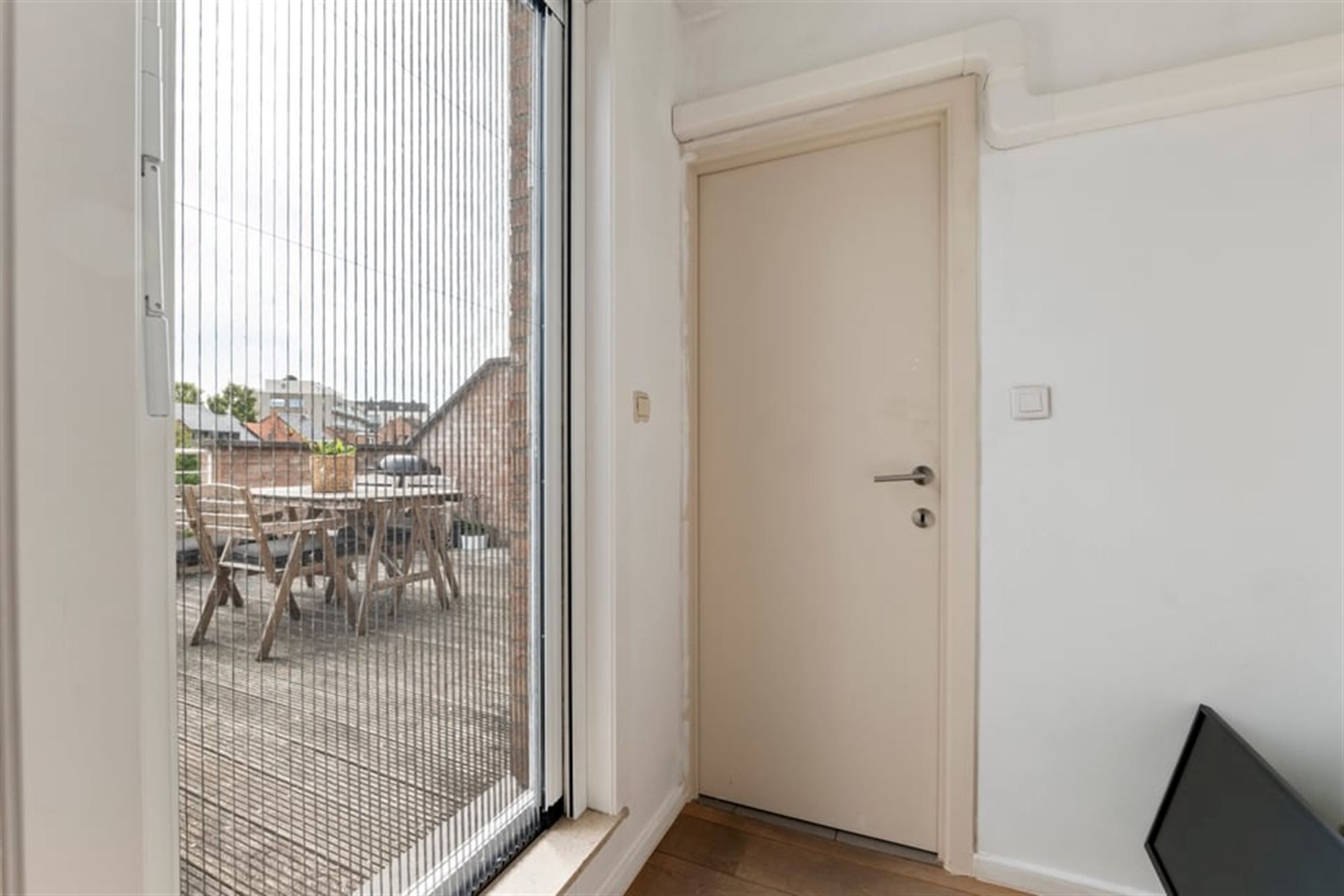 GEZELLIG 2 SLK APPARTEMENT MET STAANPLAATS IN HET CENTRUM VAN SINT-TRUIDEN  foto 17