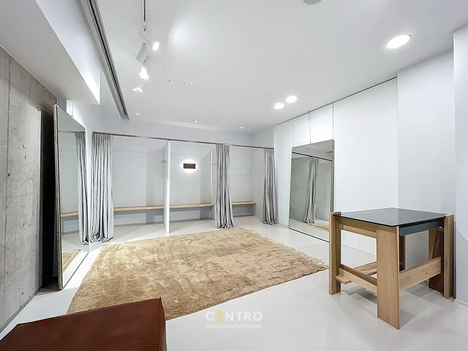 Moderne LICHTRIJKE handelsruimte TE HUUR in de stijlvolle Delaerestraat. foto 9