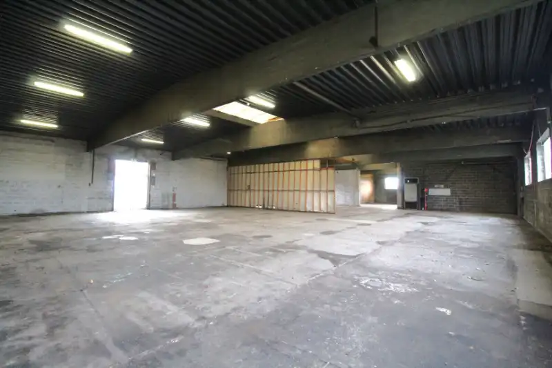 Opslagplaats te huur nabij oprit autostrade te Izegem foto 2