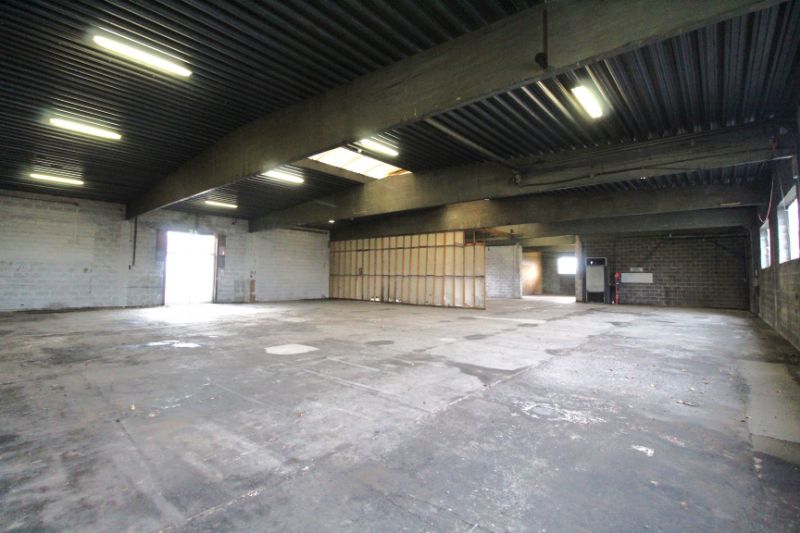 Opslagplaats te huur nabij oprit autostrade te Izegem foto 2