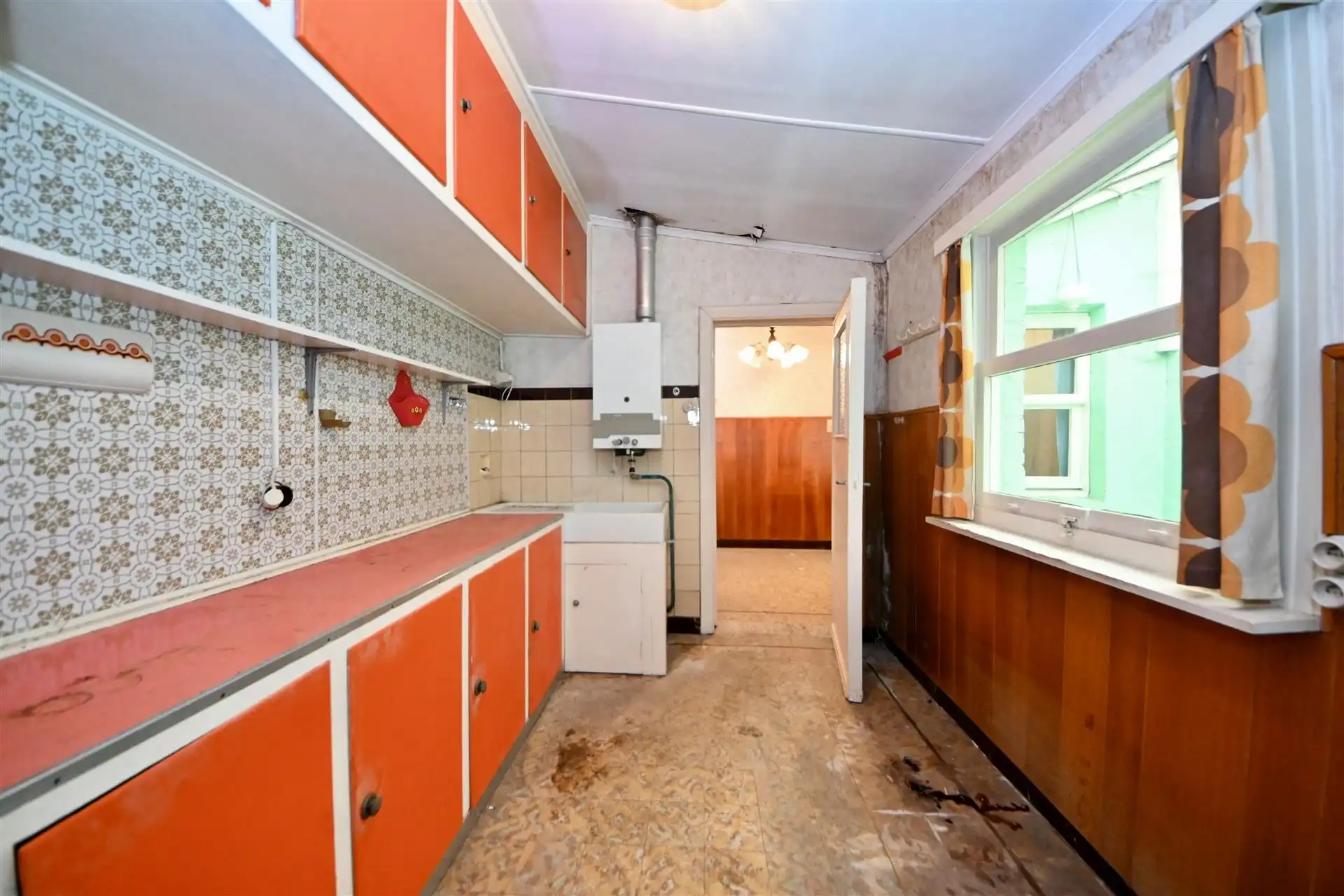 Te renoveren woning met 3 slaapkamers, tuin en garage.  foto 10