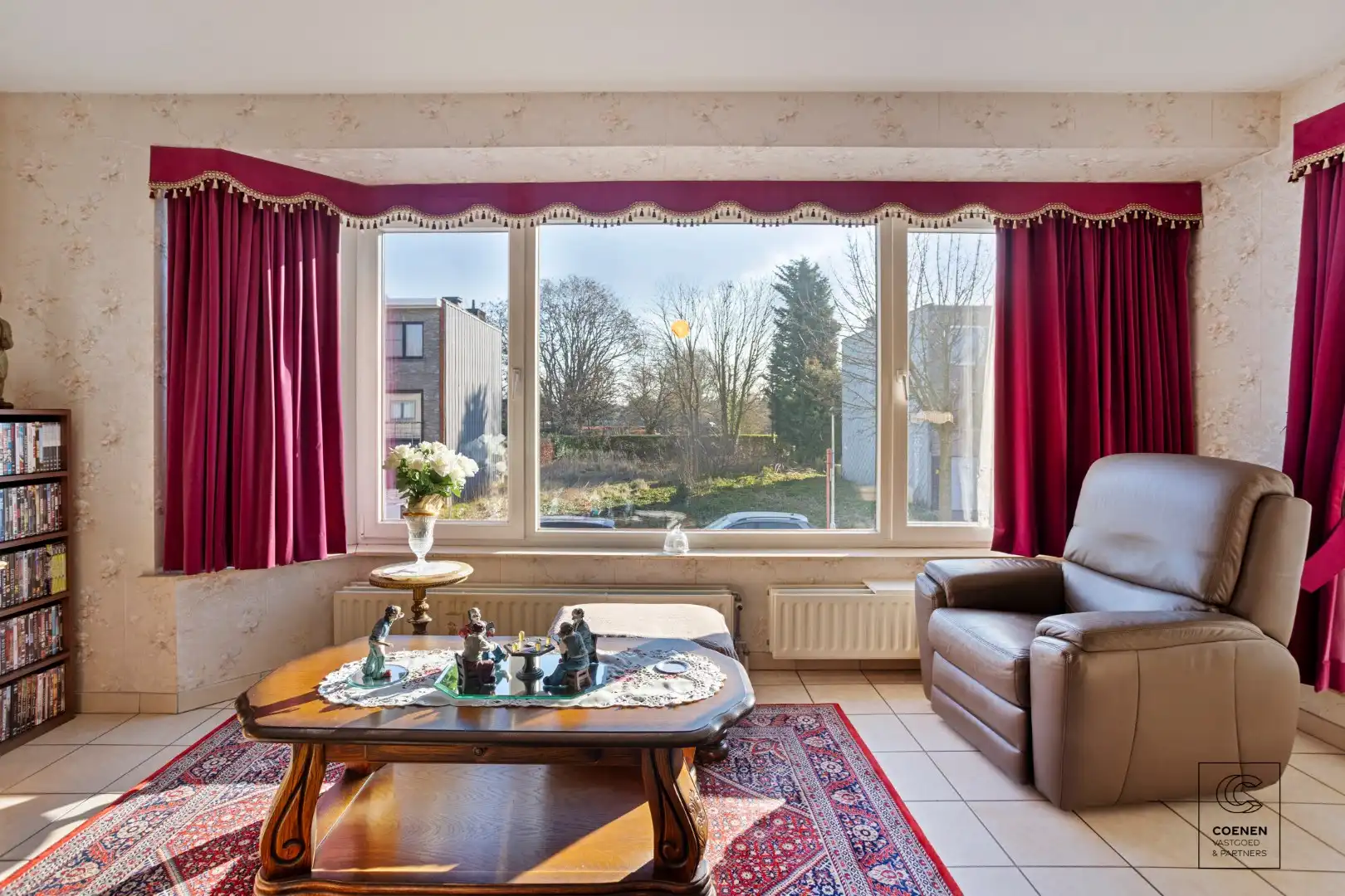 Lichtrijk appartement van 94 m² met twee slaapkamers te Zwijndrecht! foto 4