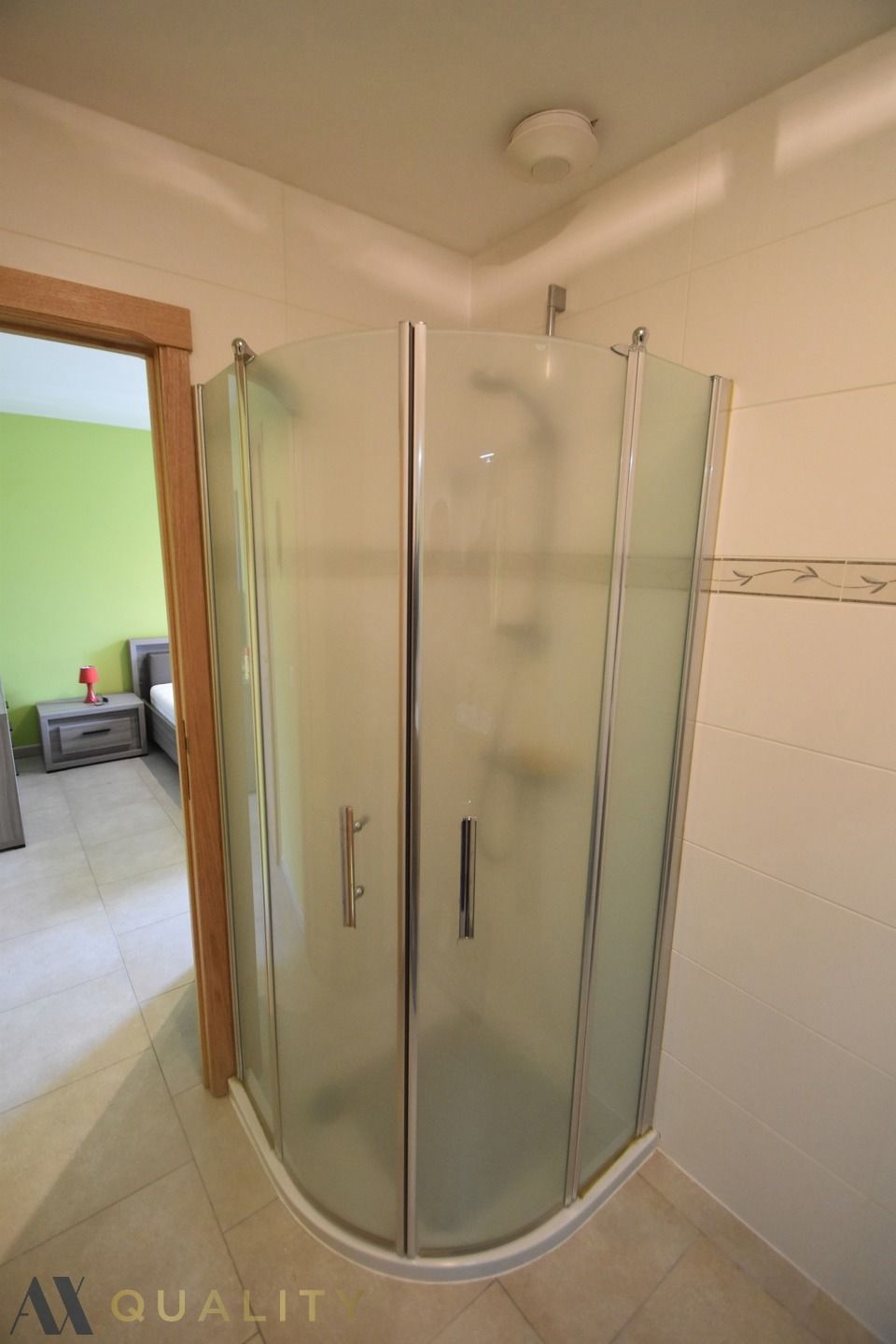 Modern, bemeubeld 1 slpk. appartement met ruim terras en mog. tot huren van een  garage aan 60 €/mnd foto 6