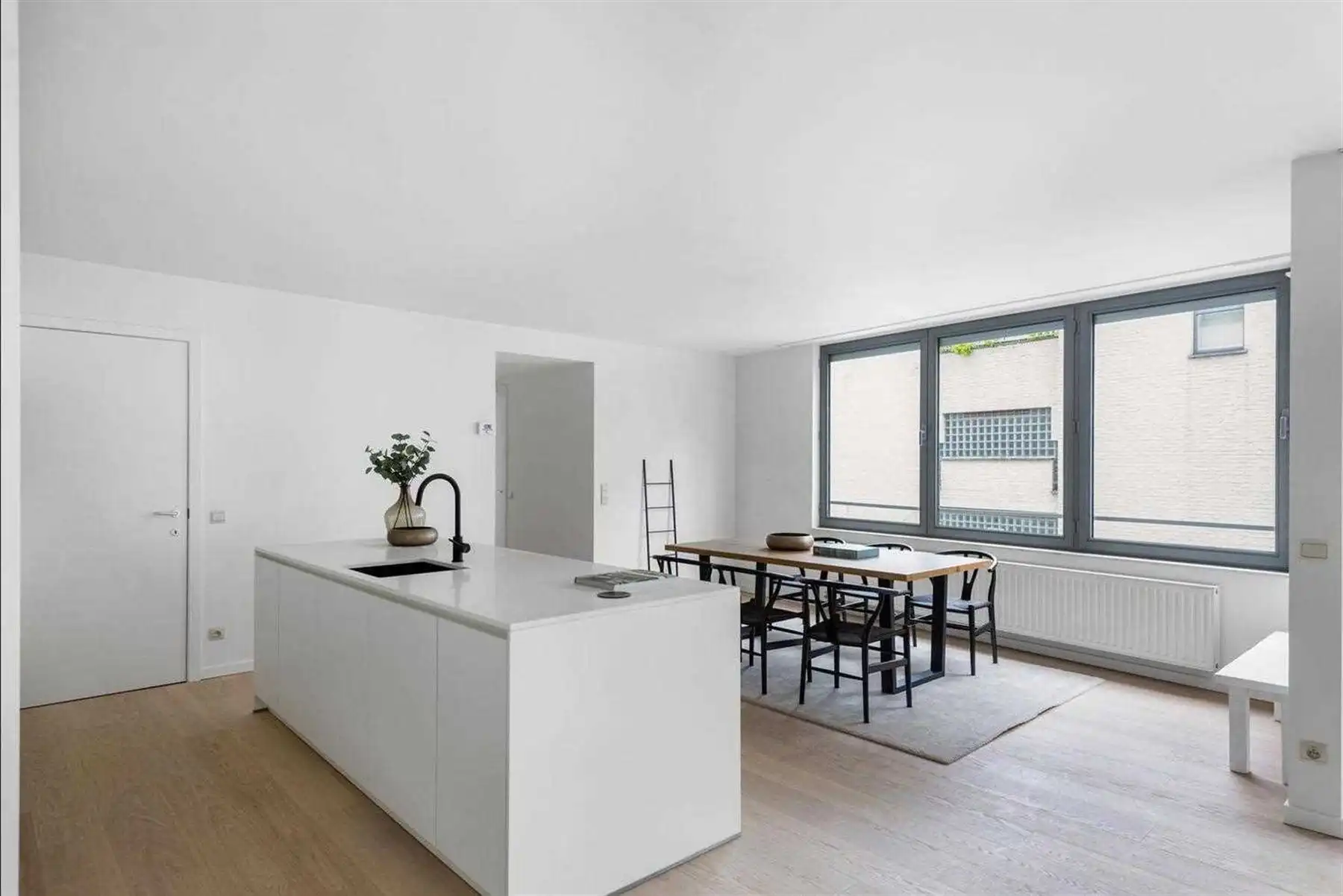 Ruim en trendy app met 2 slk's en autostaanplaats in A'pen. foto 5