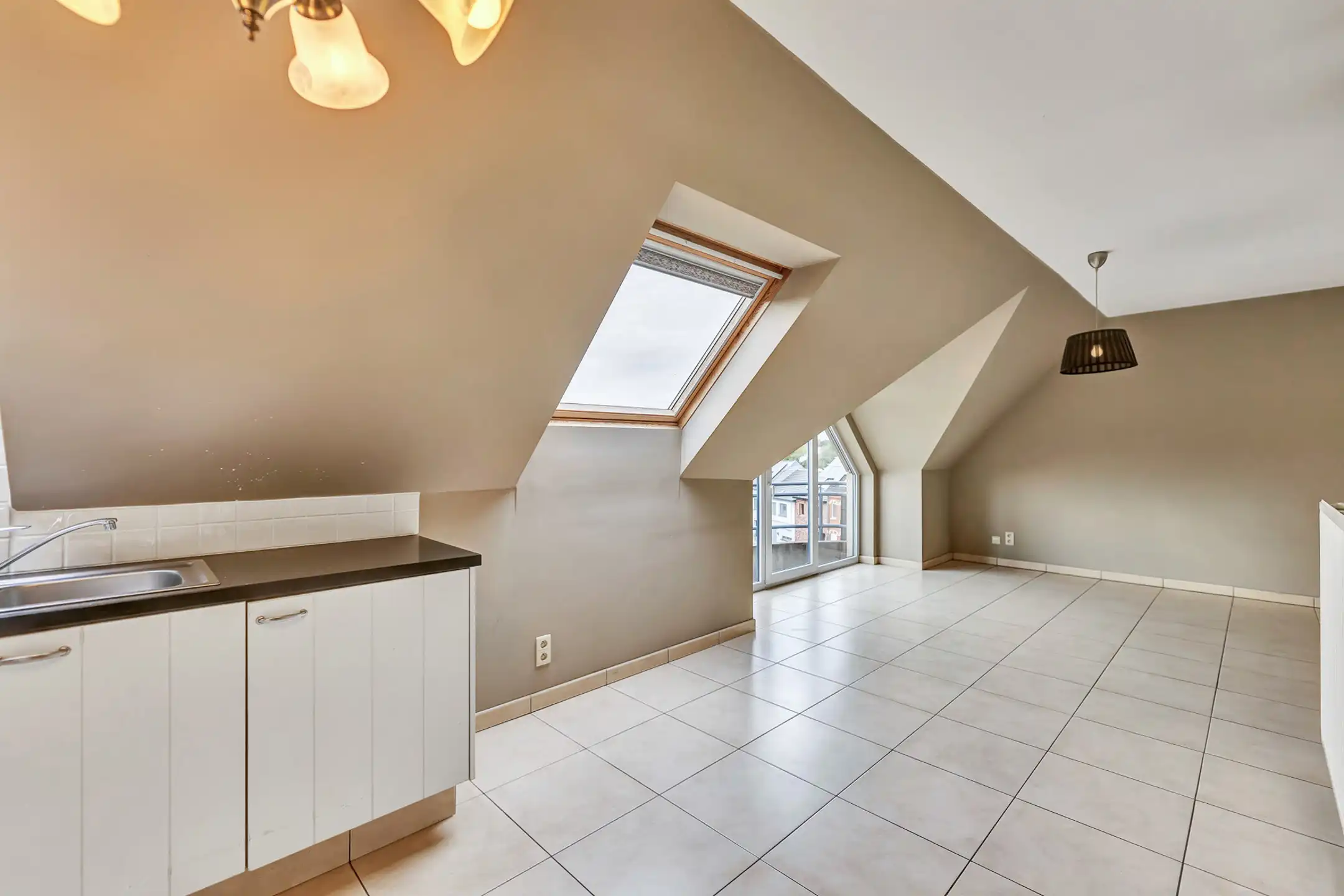 Instapklaar dakappartement in het centrum van Denderhoutem foto 4