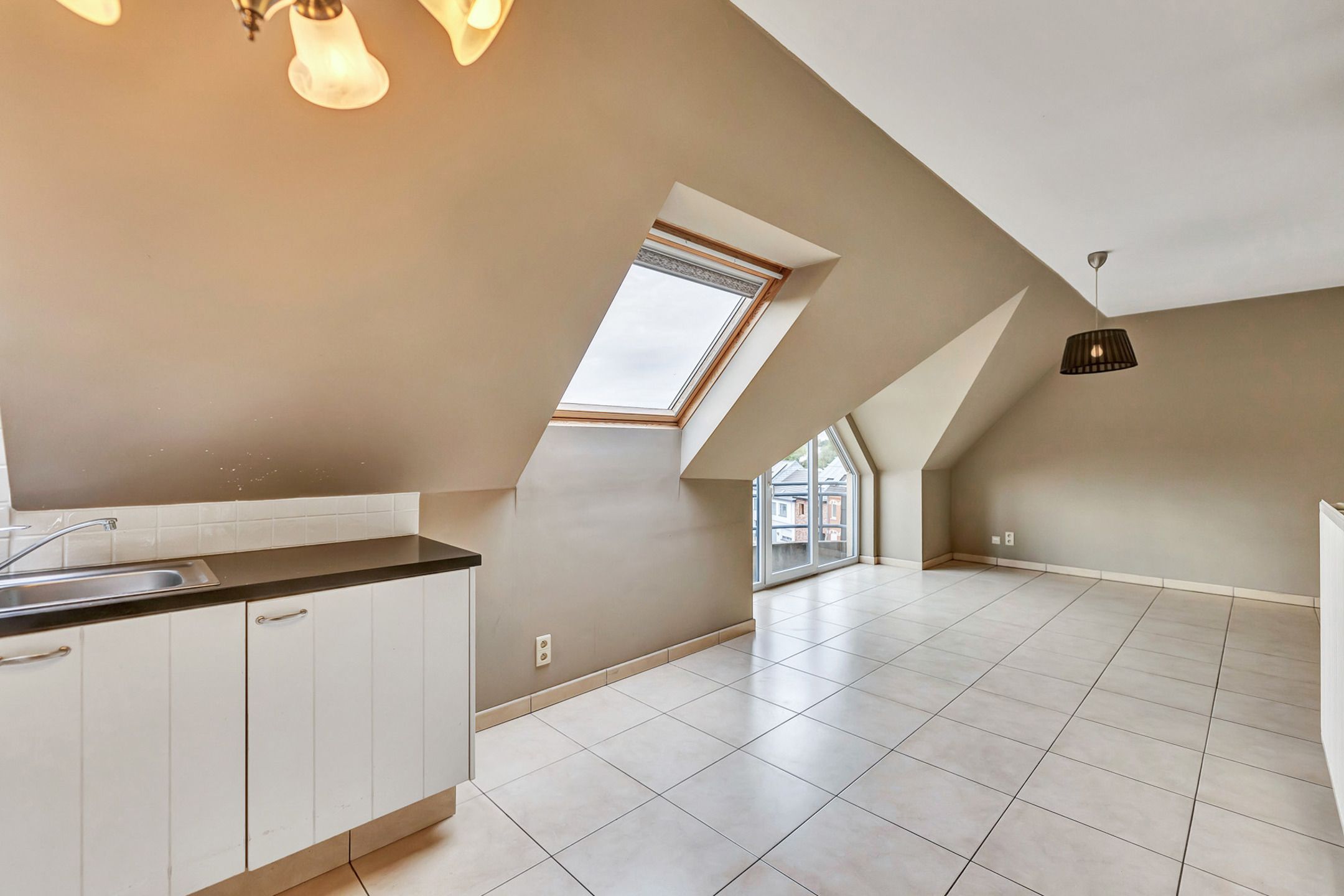 Instapklaar dakappartement in het centrum van Denderhoutem foto 4