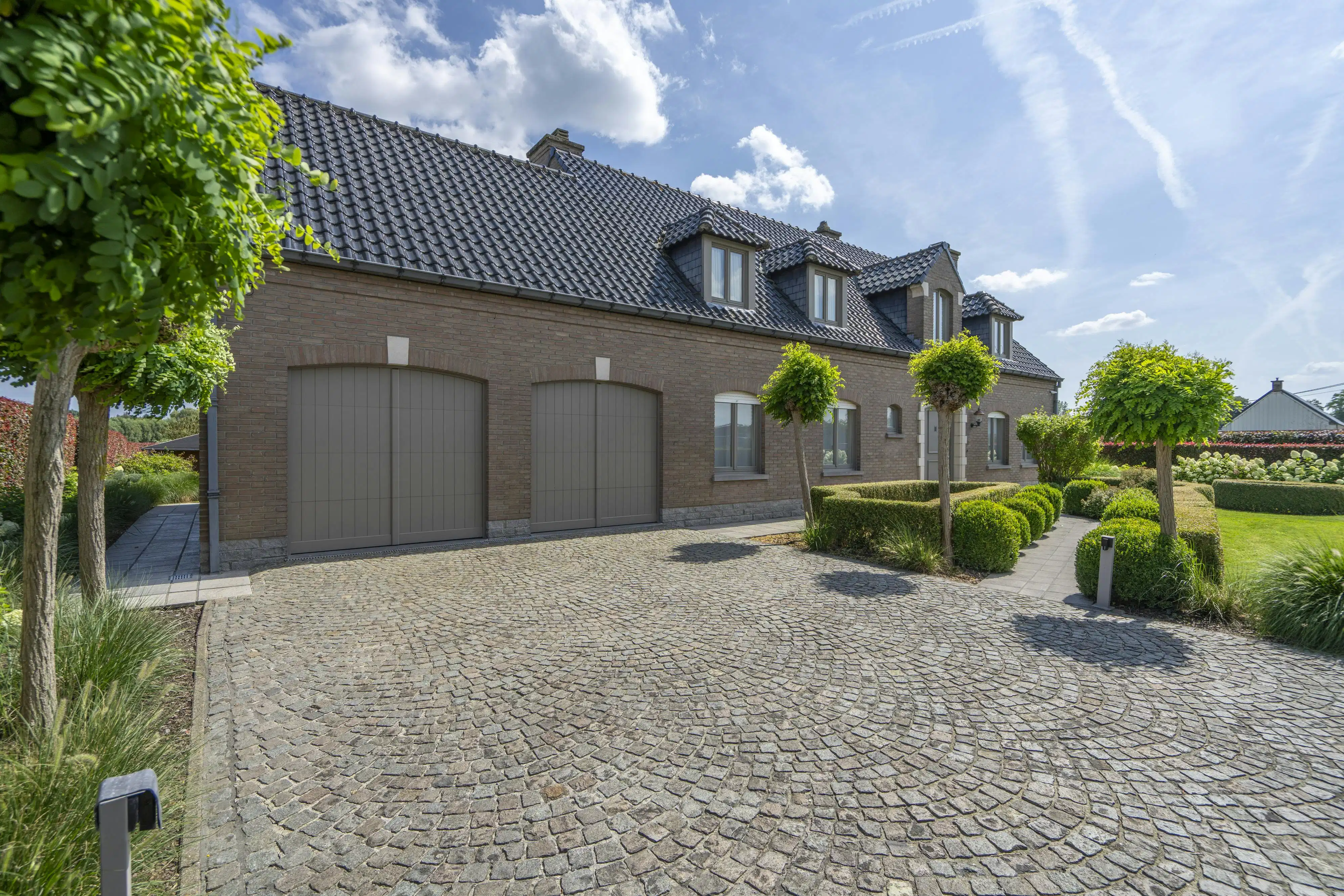 Statige open villa in woongebied met bijgebouw op ca. 2900m² foto 23